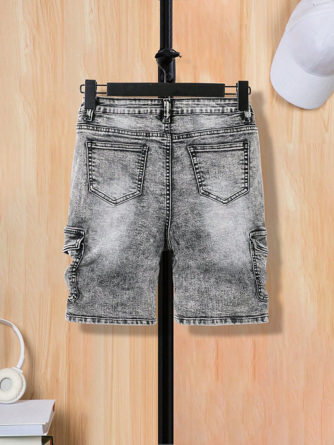 Teen Boy Multi-Pocket Ripped Frayed Snow Washed Grey Denim Shorts , For Spring And Summer