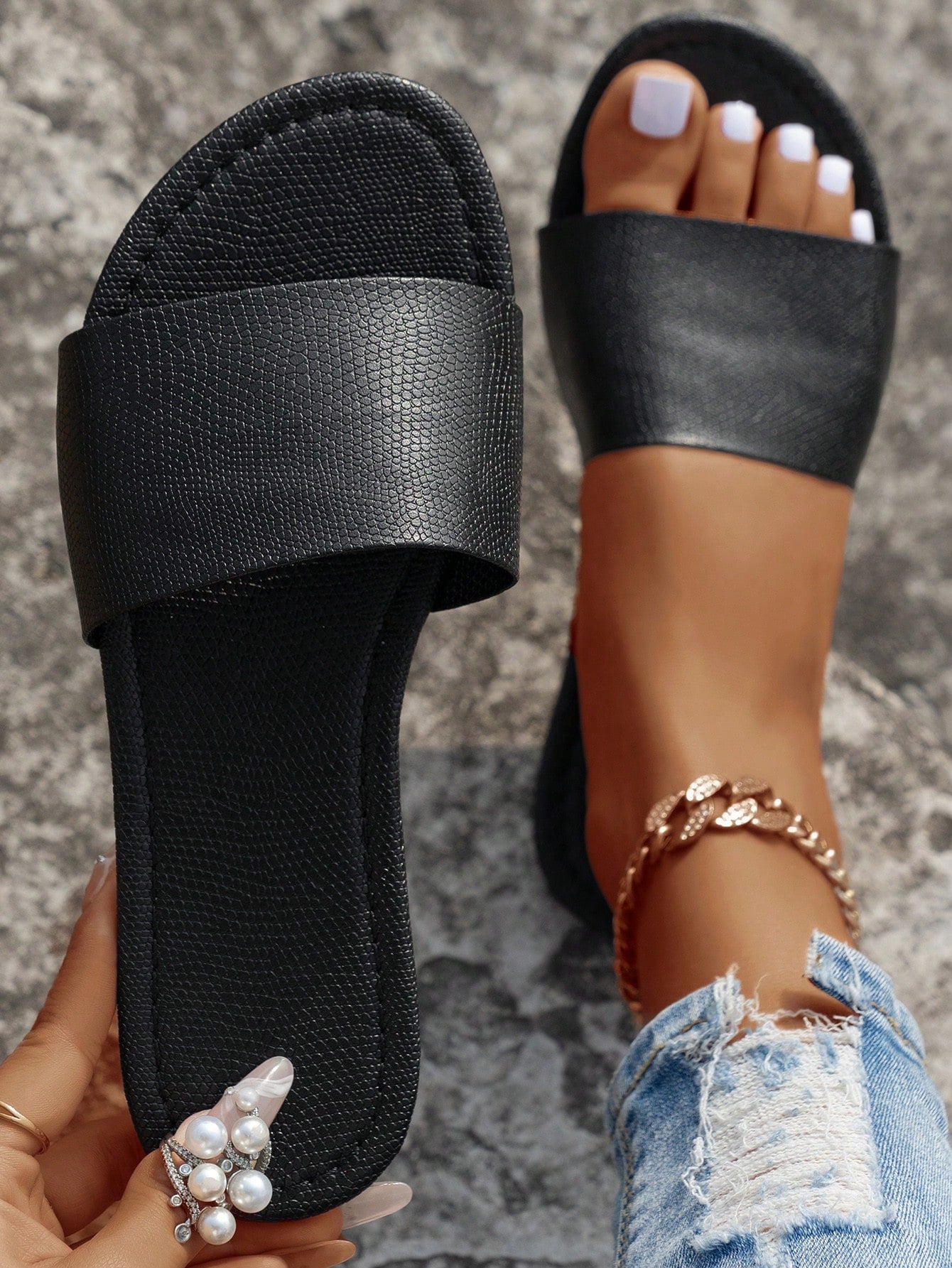 Spring And Summer New Tide Brand H Slippers Female Internet Celebrity Fashion Leisure Slippers Outside Wear Roman Slides Slippers Female Summer Slouchy Black Comfortable Rice Brown Flat Relief Slippers Female Blogger Recommended Desert Key French Advanced