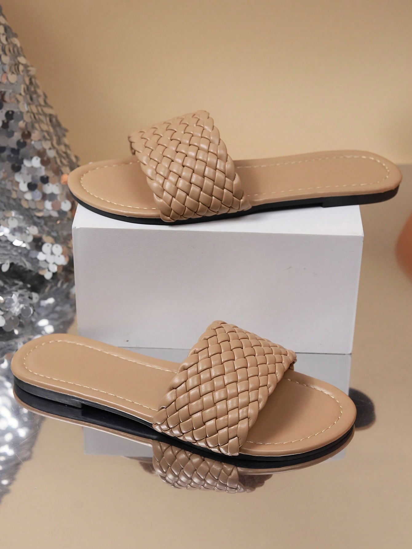 Teenagers' Woven Pu Non-Slip & Wear-Resistant Round Toe Flat Fashionable Sandals, Ideal For Outdoor, Beach, And Holiday, Summer