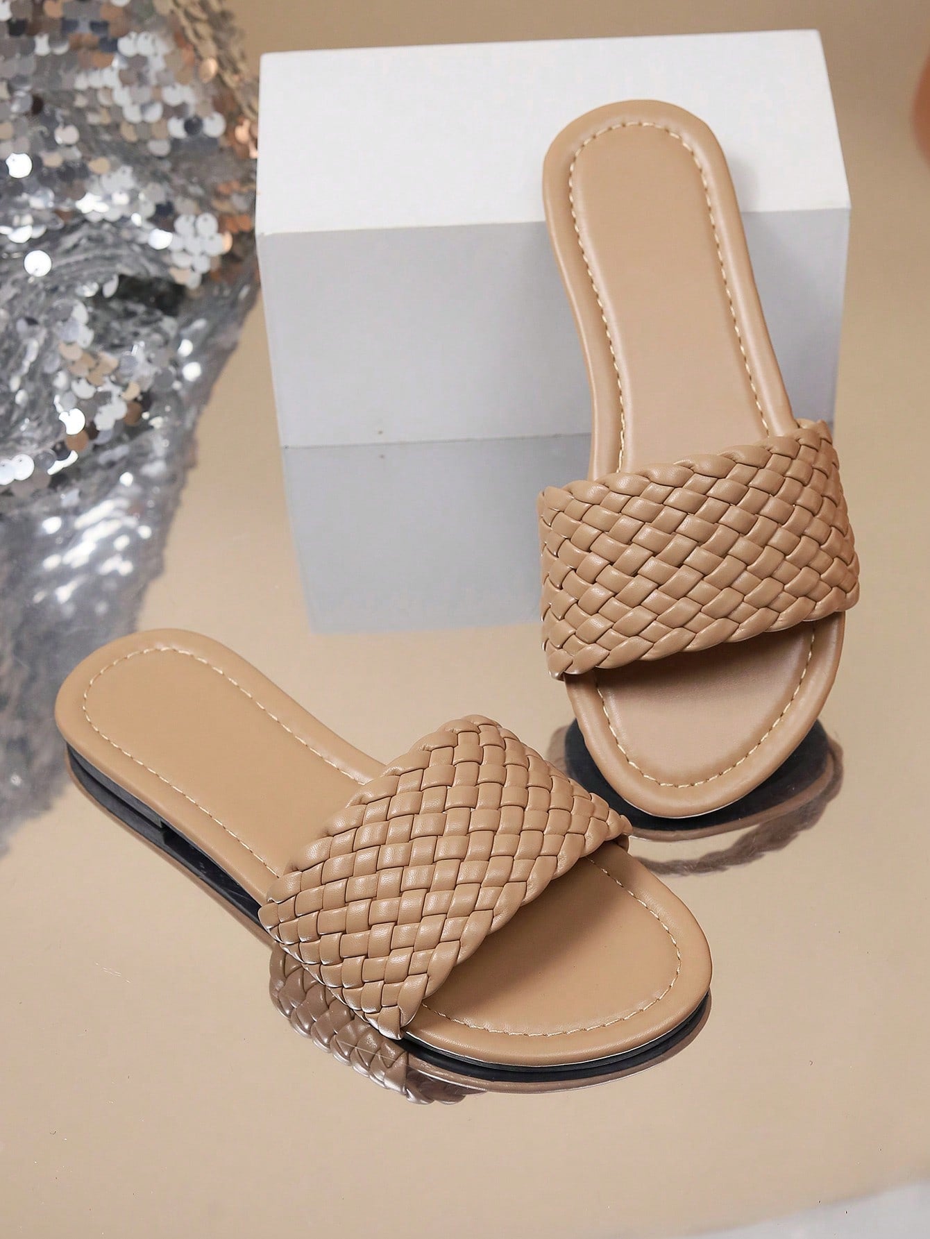 Teenagers' Woven Pu Non-Slip & Wear-Resistant Round Toe Flat Fashionable Sandals, Ideal For Outdoor, Beach, And Holiday, Summer