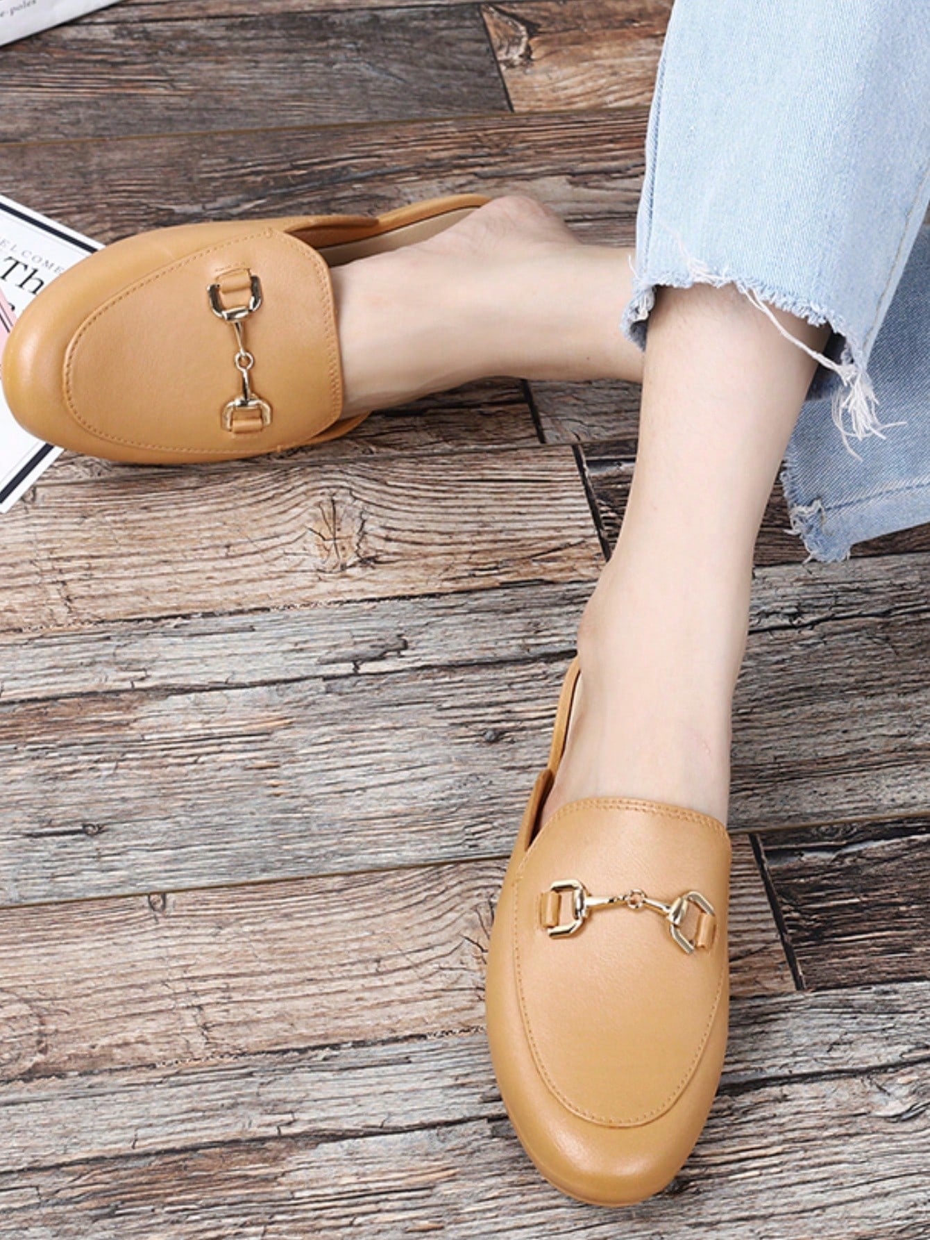 Women's Slippers Open Toe Flat Sandals With Metal Chain Detail And Anti-Slip Design