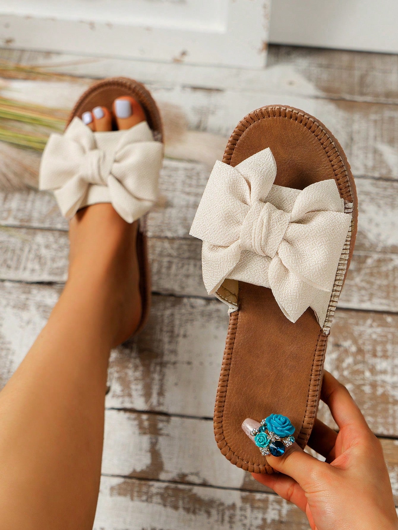 2024 Summer New Arrival Elegant, Comfortable And Cute Bowknot Flat Slippers, Popular Style For Resort & Travel Purposes