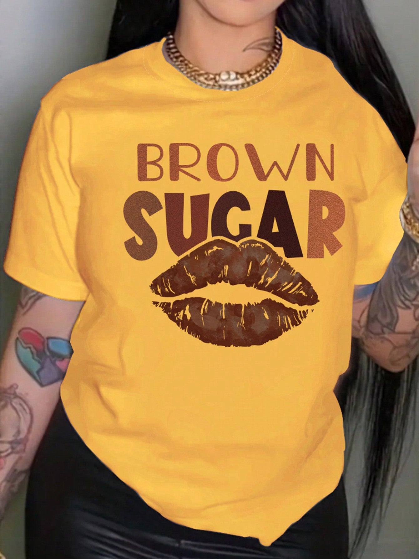 Plus Size Women's Lips Print Short Sleeve T-Shirt, BROWN SUGAR