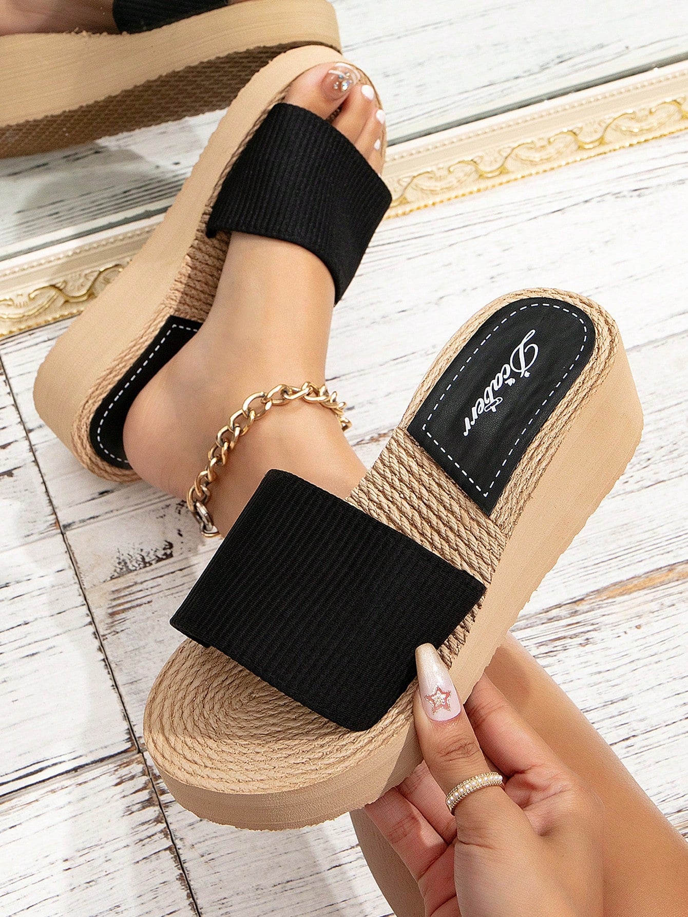 Fashionable Vacation Style Women's Slippers With Wedge Heels & Thick Soles