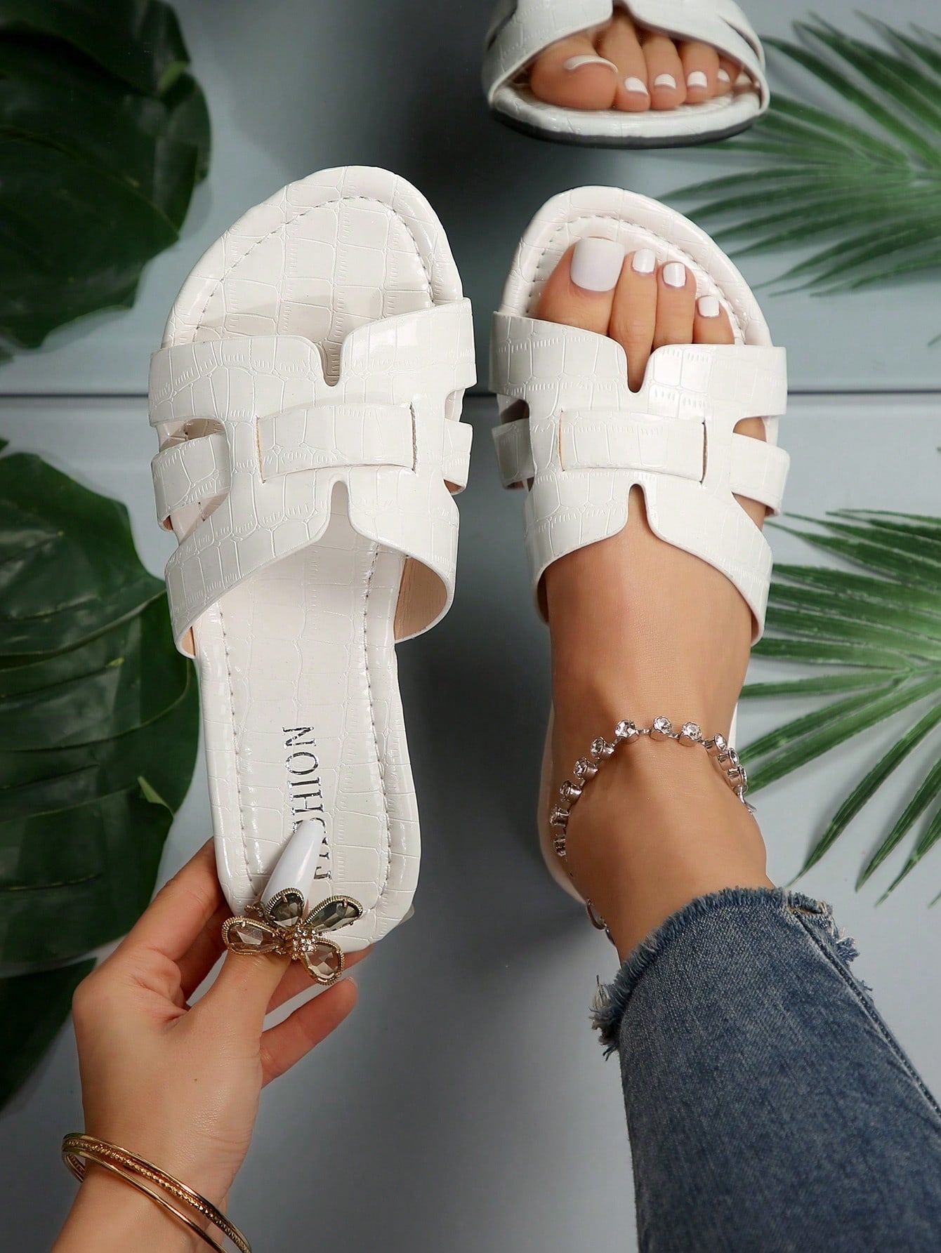 Outdoor Comfortable & Stylish Strappy Flat Sandals For Vacation