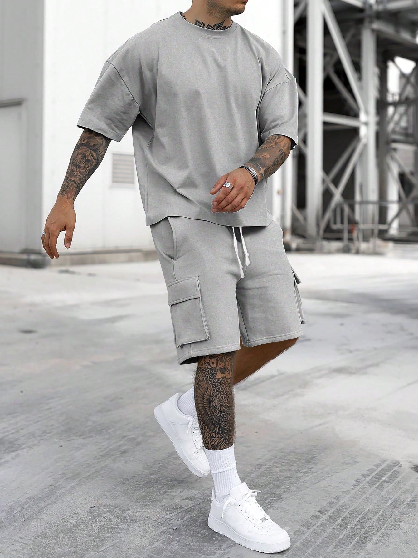 Men's Solid Color Short Sleeve Round Neck T-Shirt And Drawstring Waist Shorts 2pcs/Set