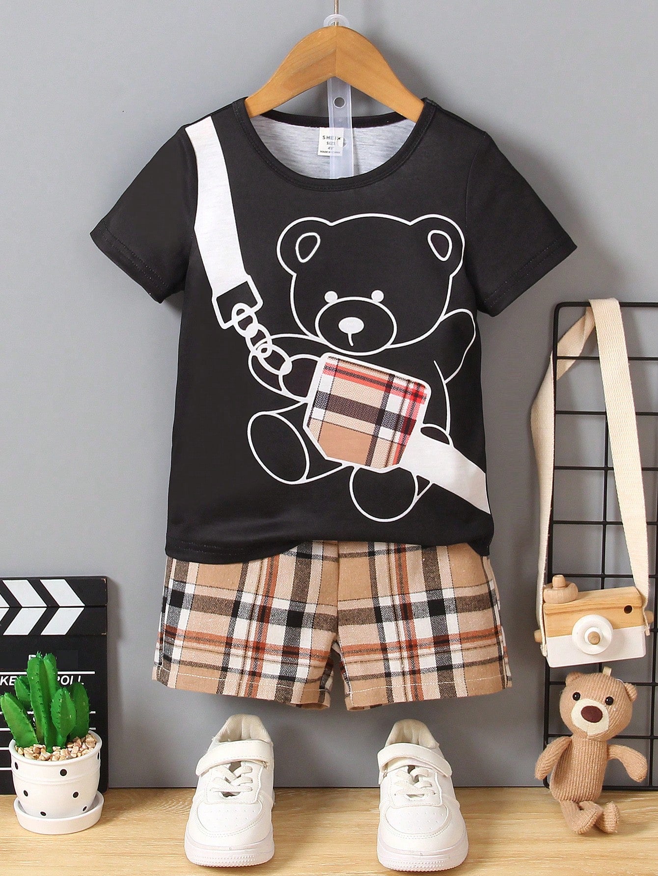 2点セット 男の子用 かわいいクマ柄 半袖Tシャツとチェック柄ショーツ 快適な夏服