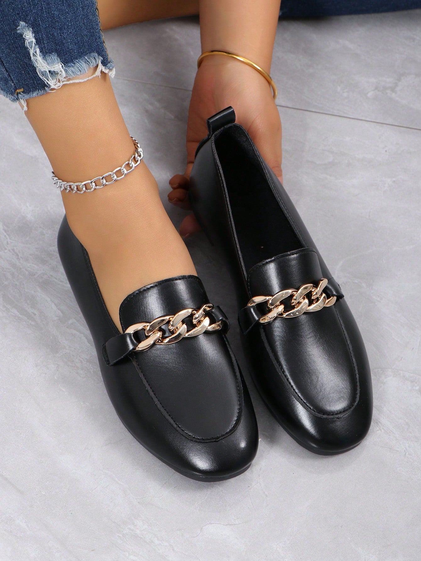 Women's Casual Shallow-Mouth Flat Shoes With Metallic Buckle Decoration