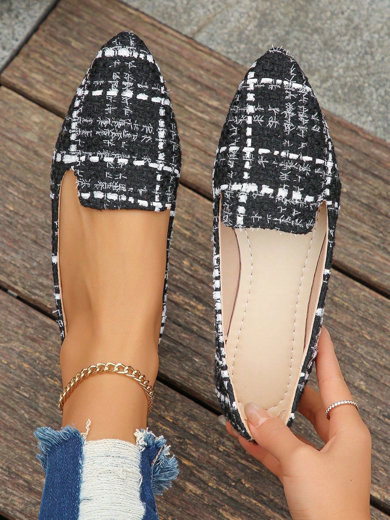 Plus Size (35-45) Fashionable Pointed Toe Slip-On Half Shoes, Casual Wear Flat Shoes For Women, Suitable For Spring, Summer And Autumn, Black-White Plaid Pattern