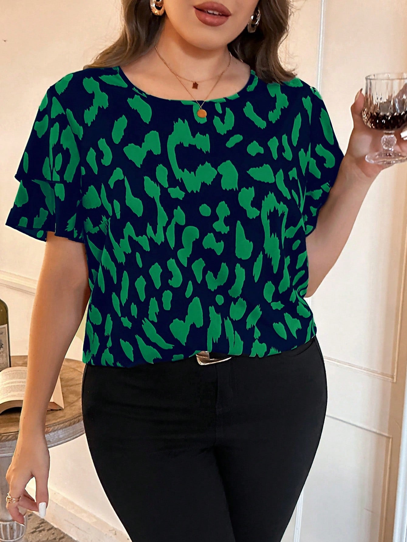 Round-Neck Plus Size Top With Double-Layer Sleeves And Printed Lines