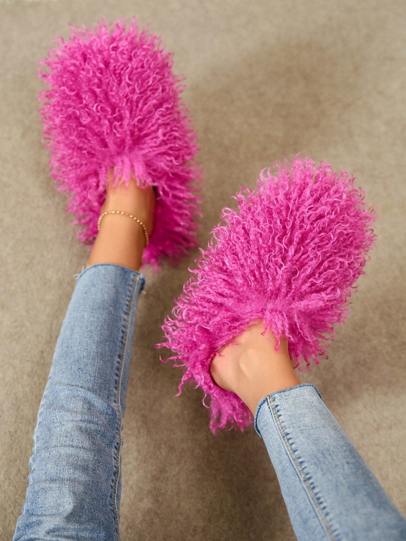 Women's Winter New Arrival Fluffy Black Furry Slippers For Home And Casual Wear