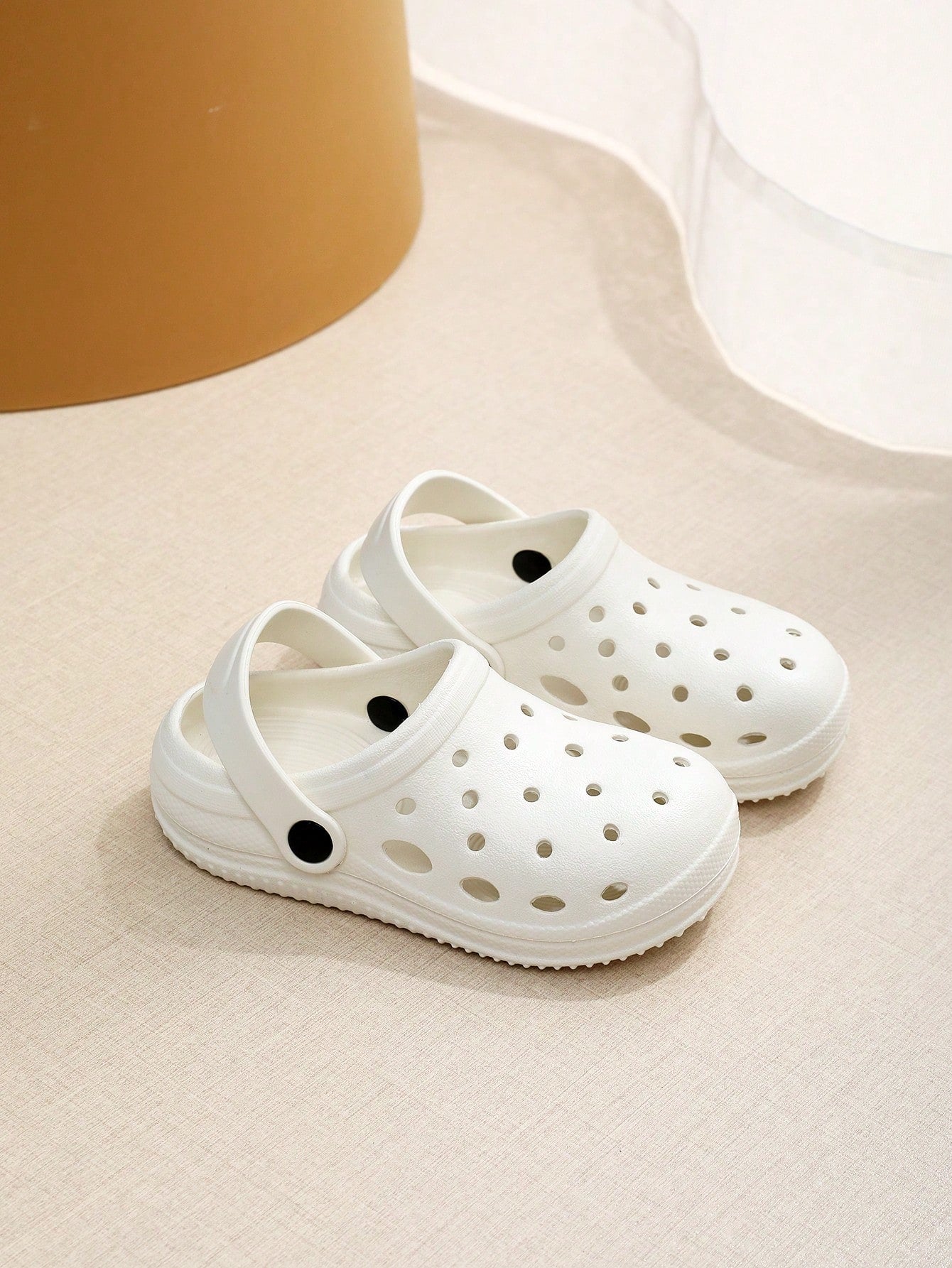 New Flat, Non-Slip, Dual-Use Sandals With Breathable Design And Holes, Suitable For Girls To Wear During Summer