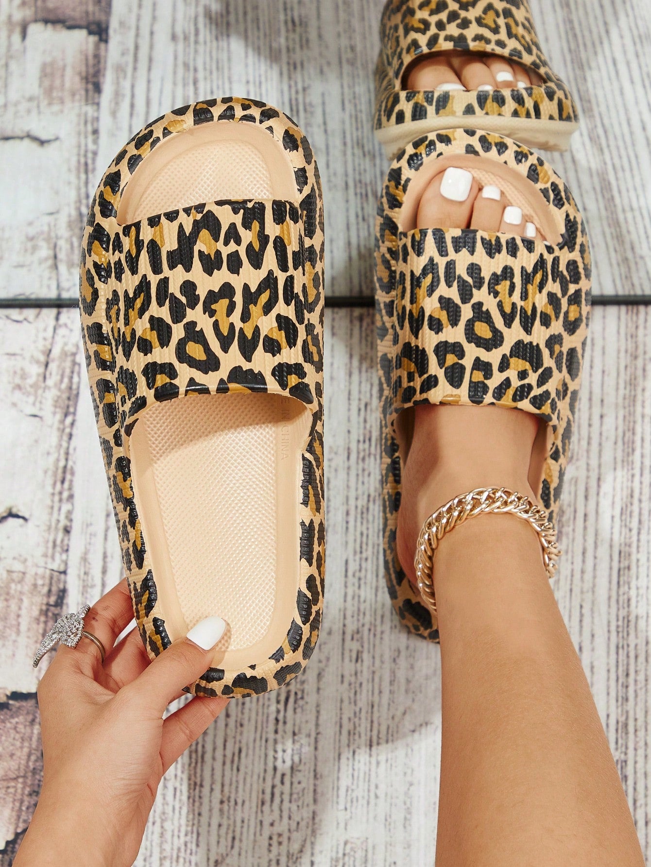 Women's Leopard Print Sandals, Fashionable Thick-Soled Elastic Indoor House Beach Slippers For Summer, Suitable For Couples