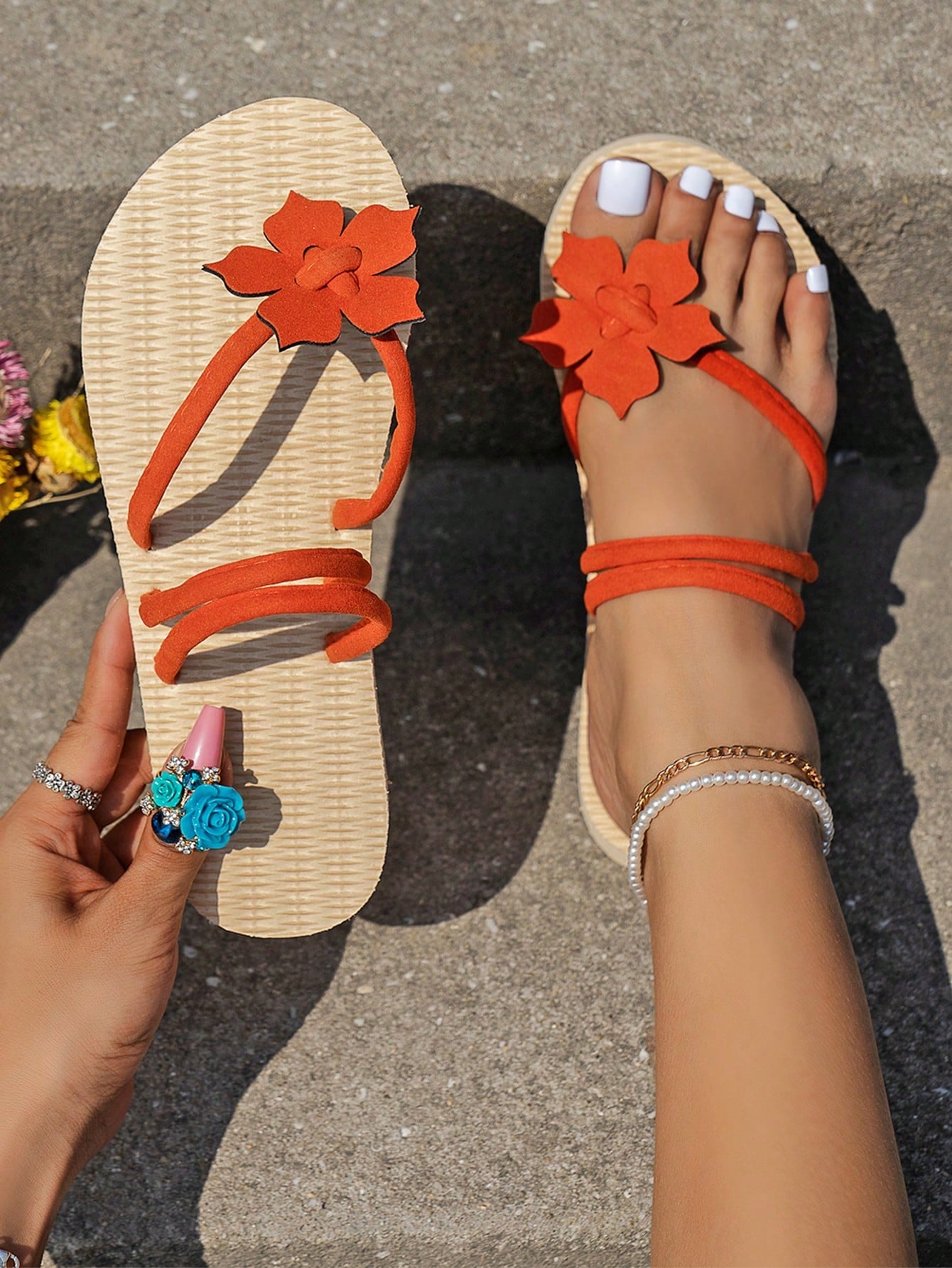 Women Summer New Arrival Orange Thong Sandals With Flower Decoration, Fashionable Anti-Slip Sole Vacation Beach Slippers, Indoor Sandals, Hawaii Style Women Shoes