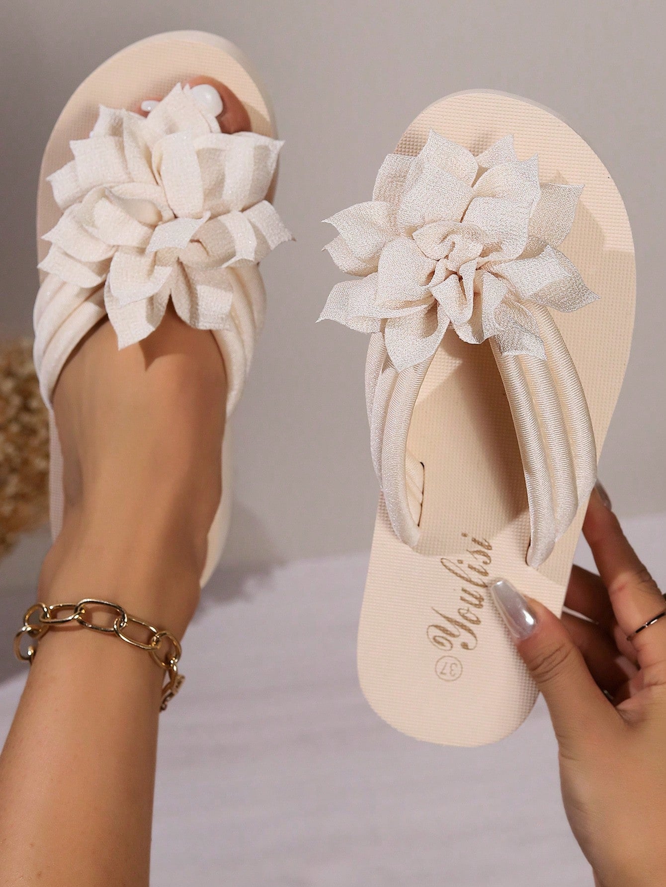 New Thick Sole Slippers, Lightweight & Comfortable Flip-Flops, Solid Colors, Size 36-45, Floral Beach Sandals
