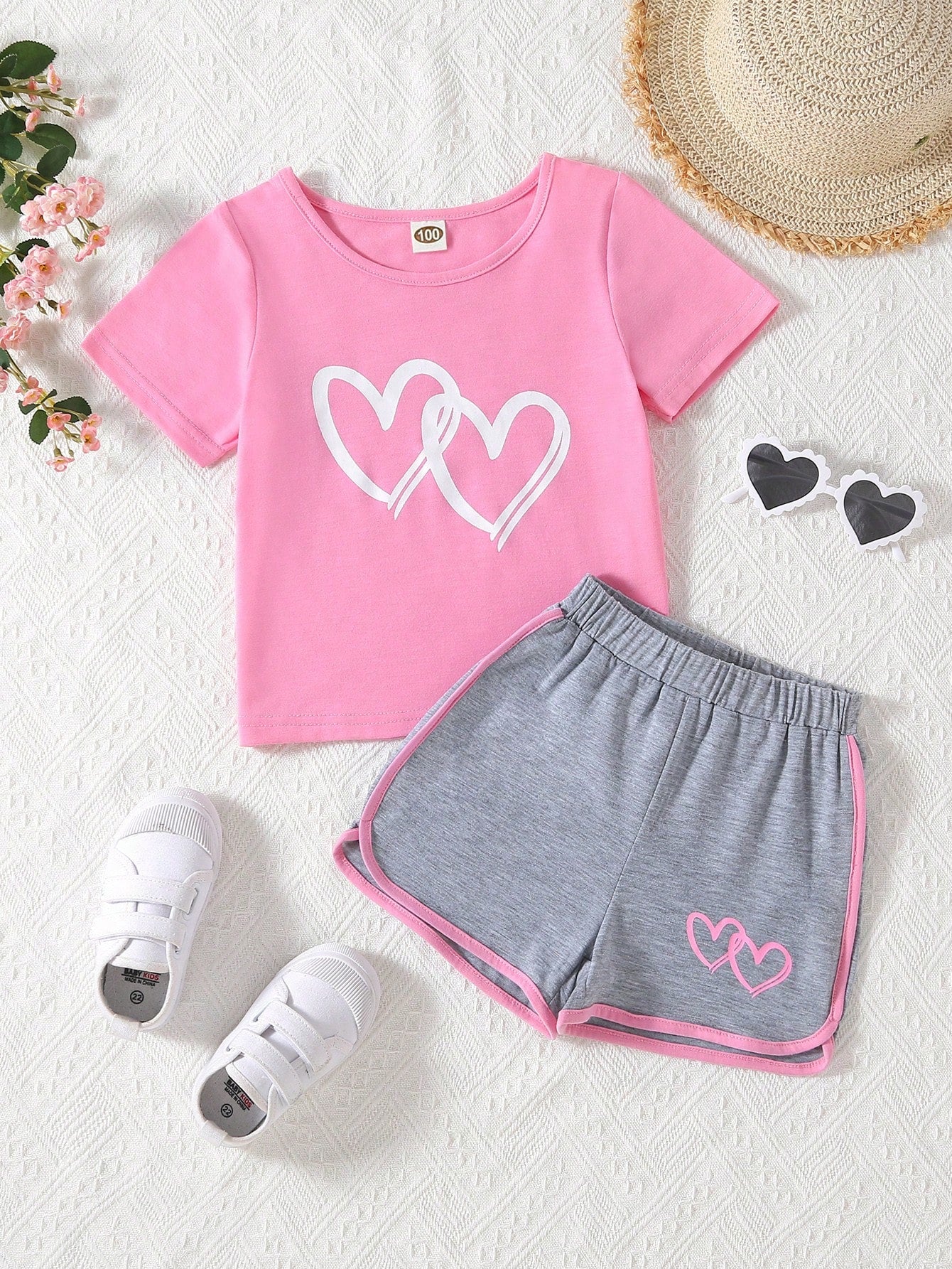 Young Girl Dopamine Heart Print Casual Short Sleeve T-Shirt And Color-Block Hem Shorts Set For Mother Day, Summer