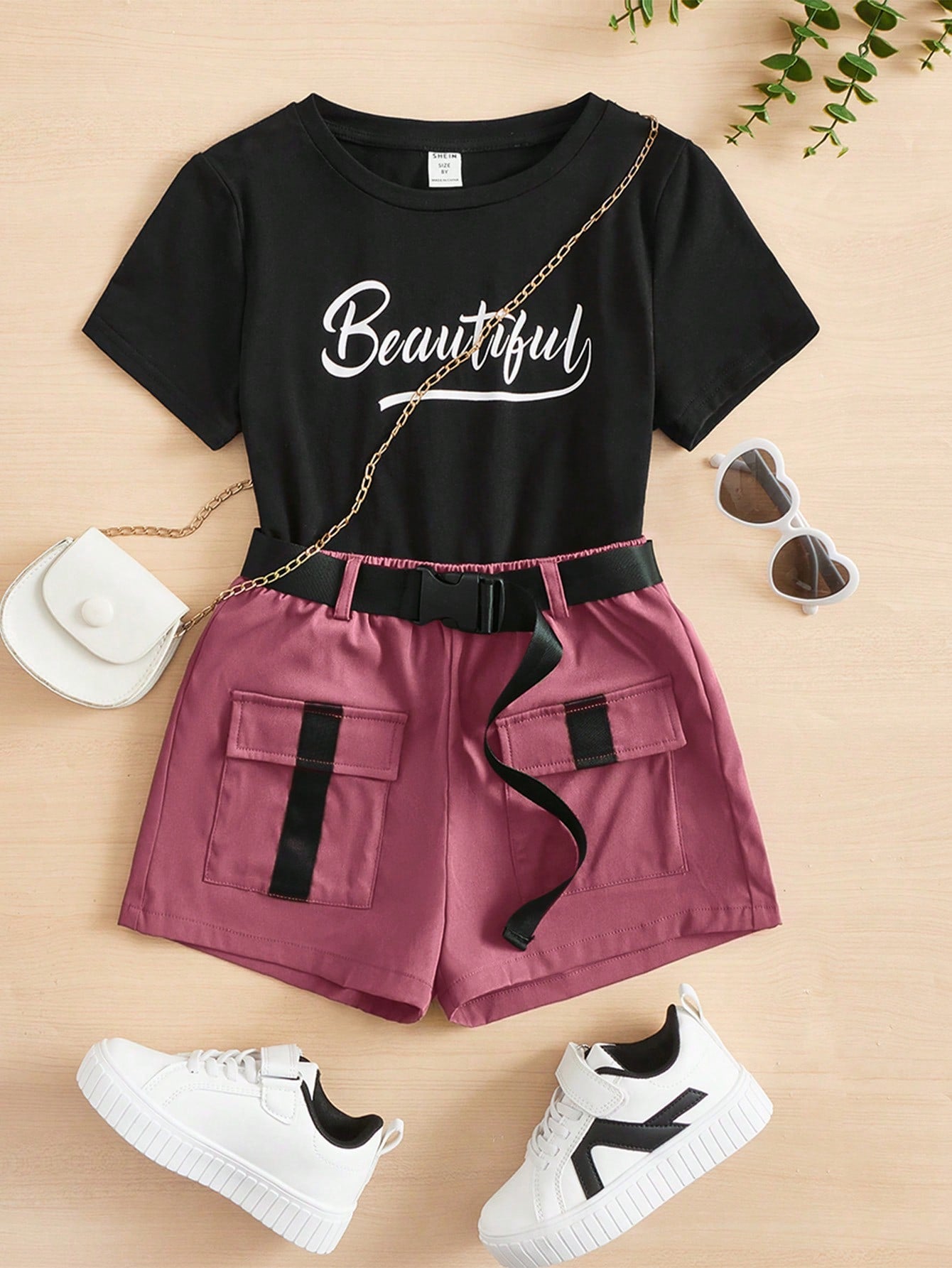 Tween Girl Letter Graphic Tee & Flap Pocket Belted Shorts