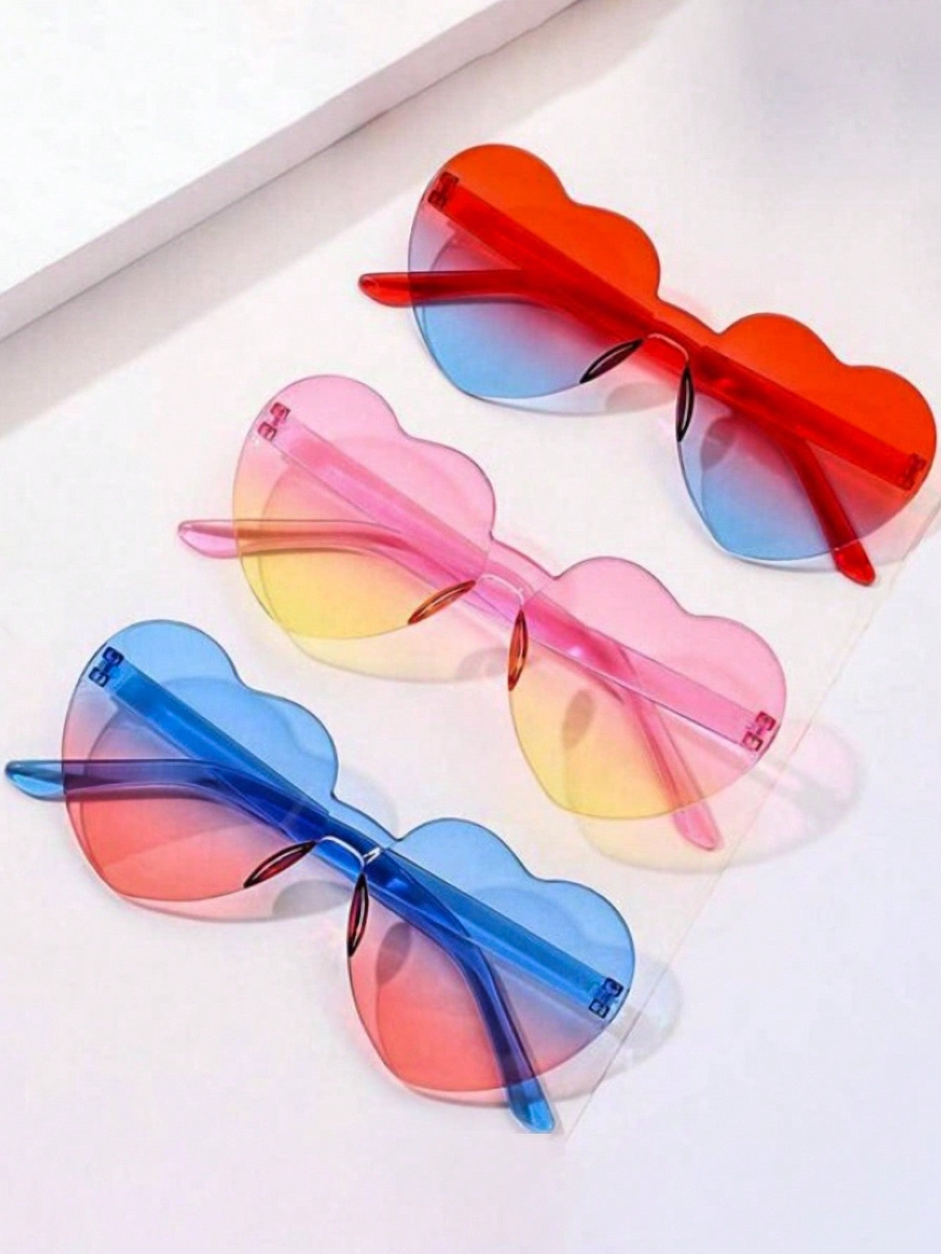 3pcs Children's Heart Shaped Gradient Color Fashion Sunglasses, Frameless, For Birthday Party