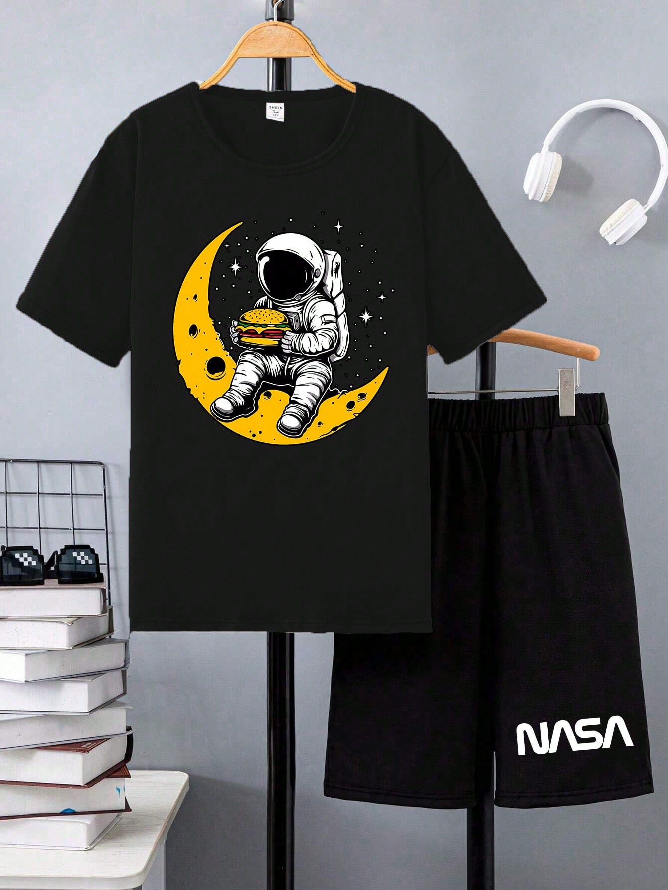 Teen Boy Cartoon Astronaut & Moon Printed T-Shirt And Letter Printed Shorts Set