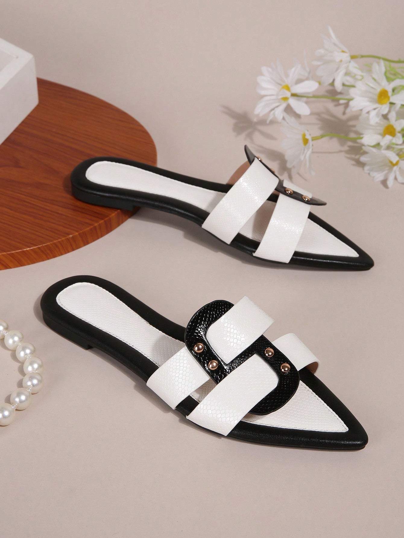 Women's 2024 New Flat Sandals With Black And White Colorblock, Pointed Toe, Fashionable Outdoor Slippers