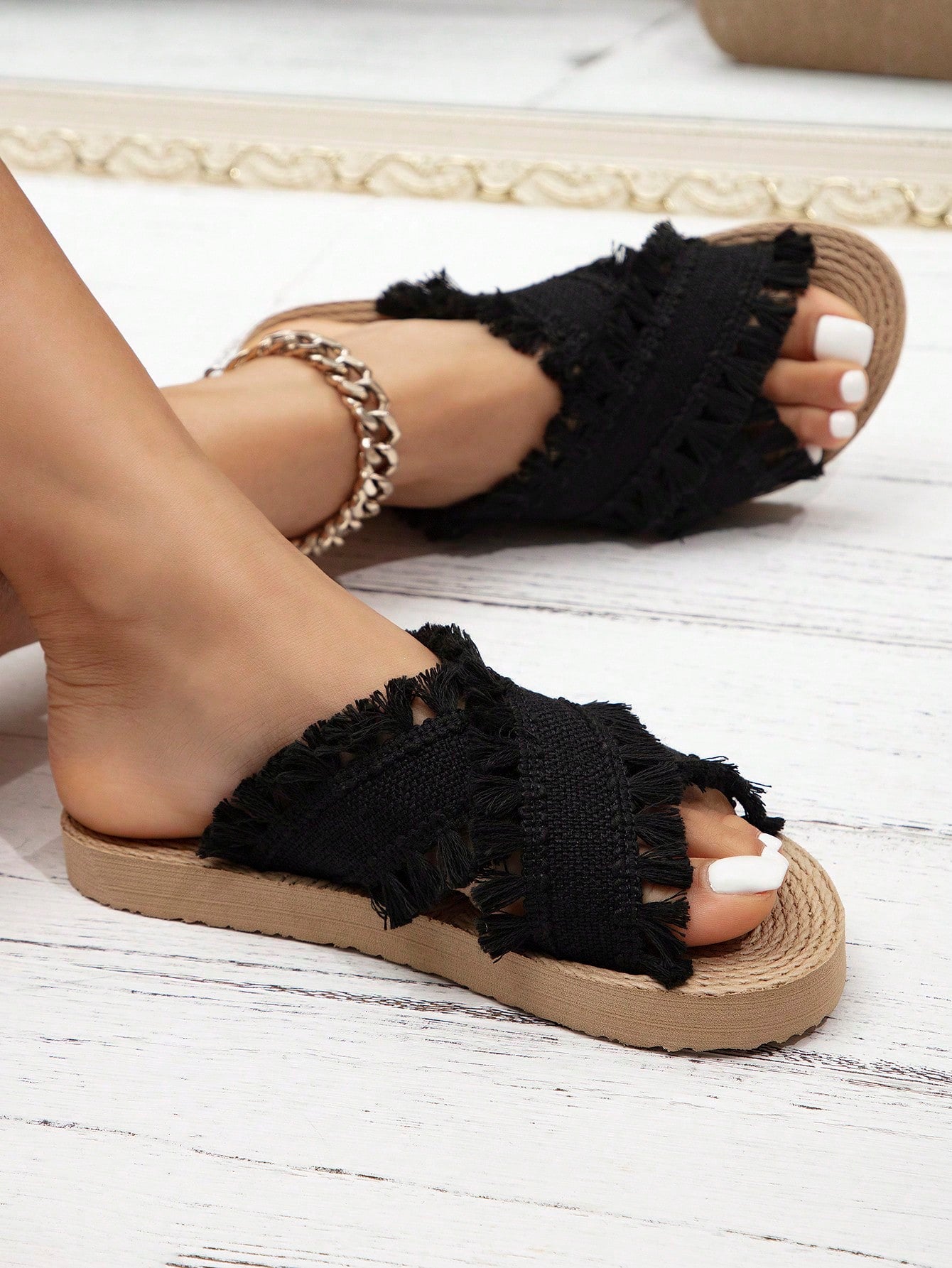 New Spring And Summer Maillard Wind Original Design Bohemian Style Beach Tassel Women's Slippers, French Evening Series, Versatile And Fascinating, Sweet, Light, Retro, High-Grade, Fascinating, Ivory White, Round Toe, Flat, Elastic Eva Cross Strap Sandals