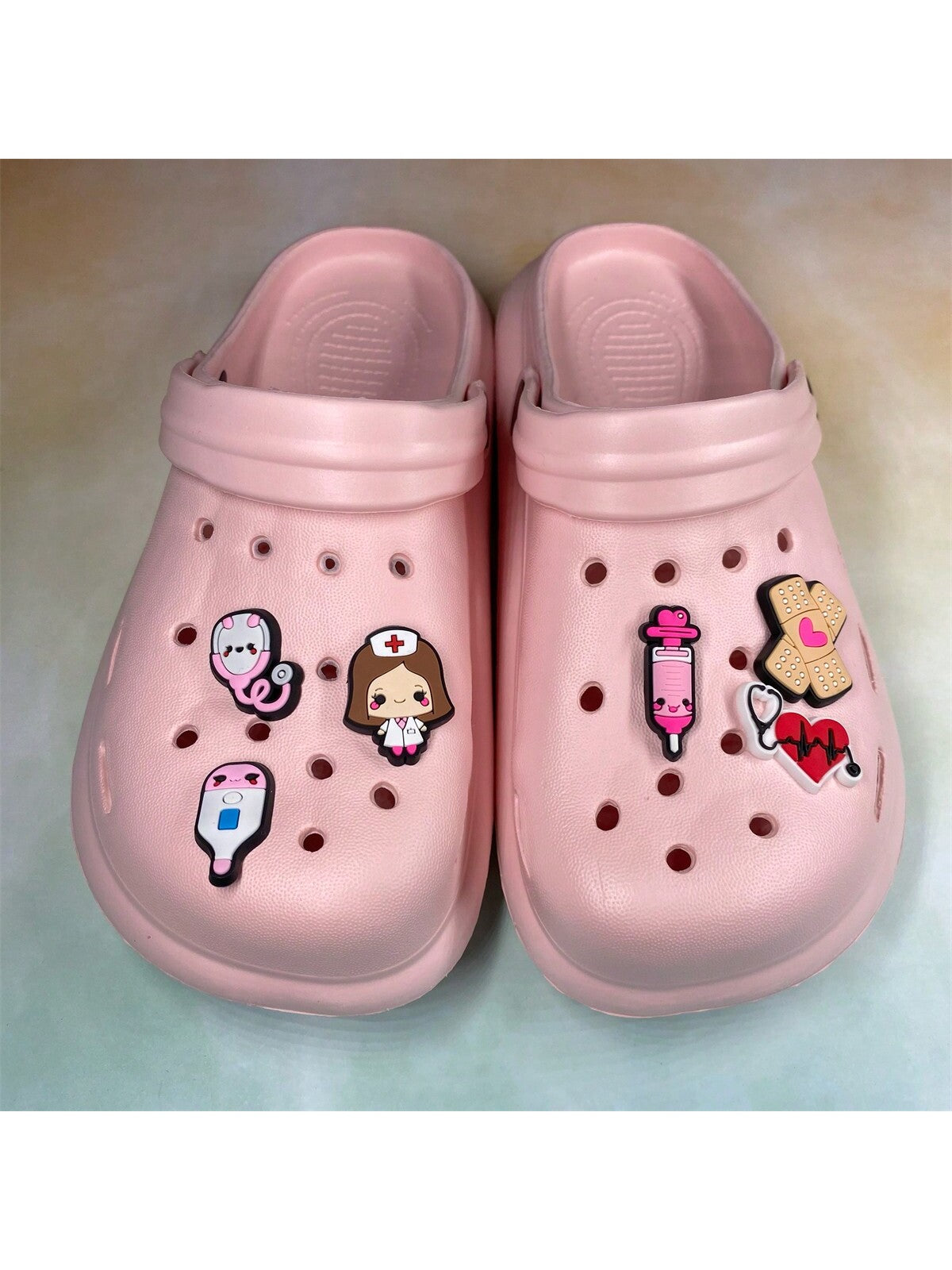 2024 New Fashion Plus Size Women Shoes With Holes In Doctor Cartoon Design, Detachable Flowers, Casual Beach Slippers, And Women Style Wholesale At Special Price