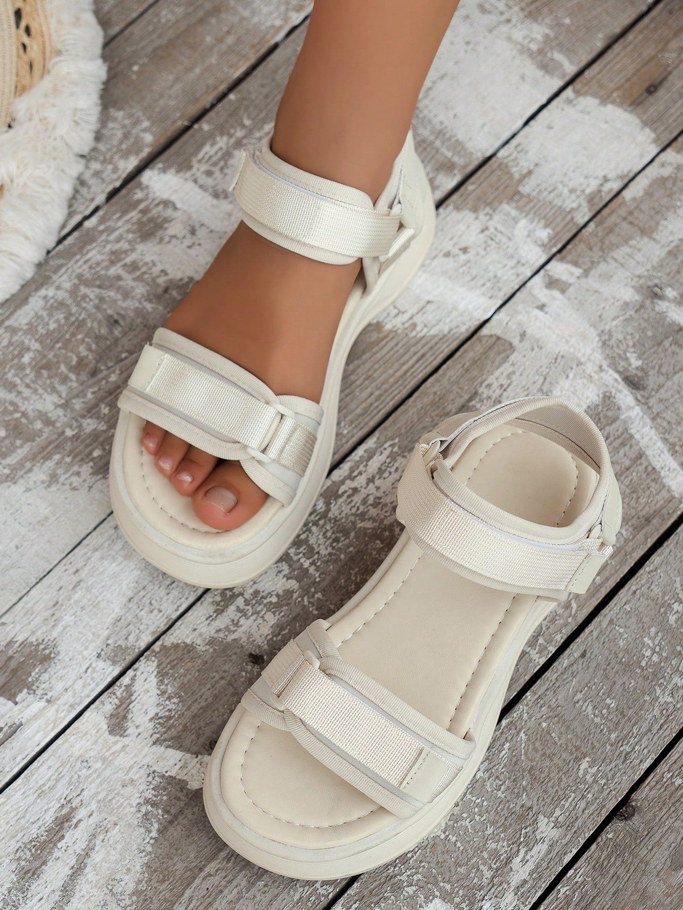 Summer New Style Magic Tape Outside Wearing Sport Sandals, Round Head Fashionable Match Skirt Thick Bottom Casual Anti-Skid Sponge Cake Beach Sandals