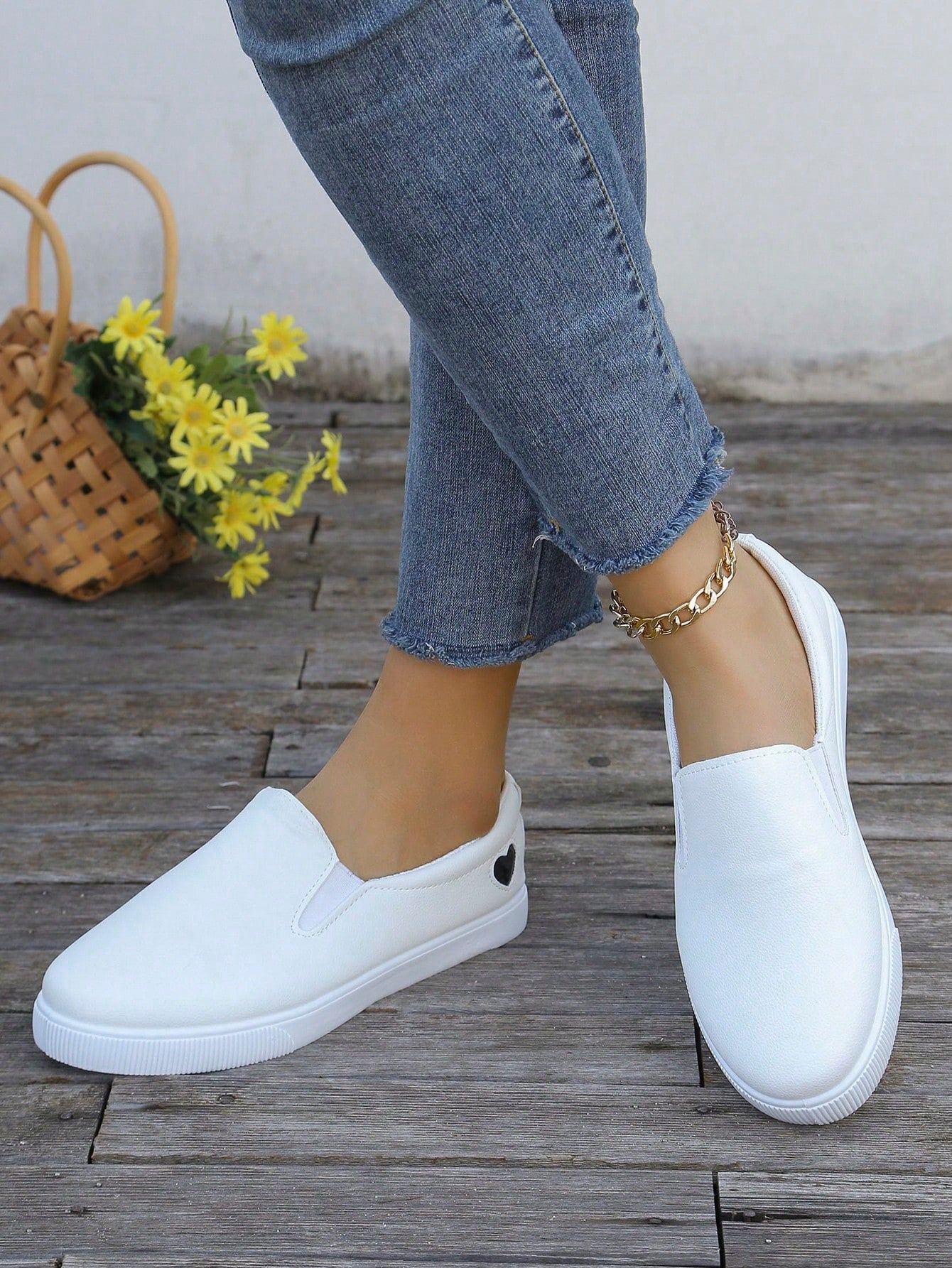 Fashionable Breathable White Round Toe Large Size Shallow Shoes With Hundred Pagoda-Style Slip-On Design