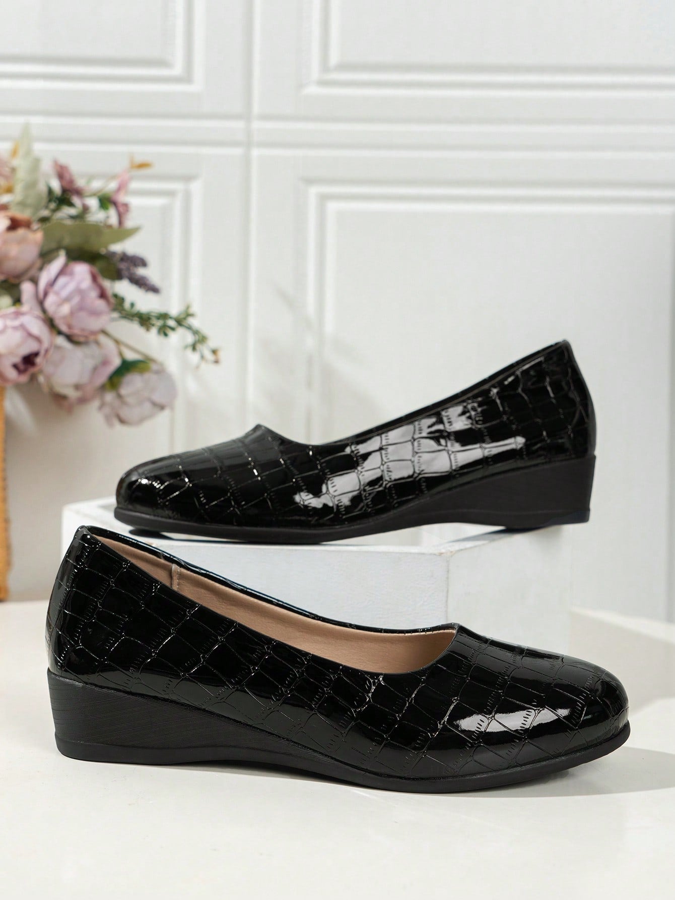 New Arrival Women Elegant Low Heel Shoes, Fashionable For Holiday And Daily Wearing