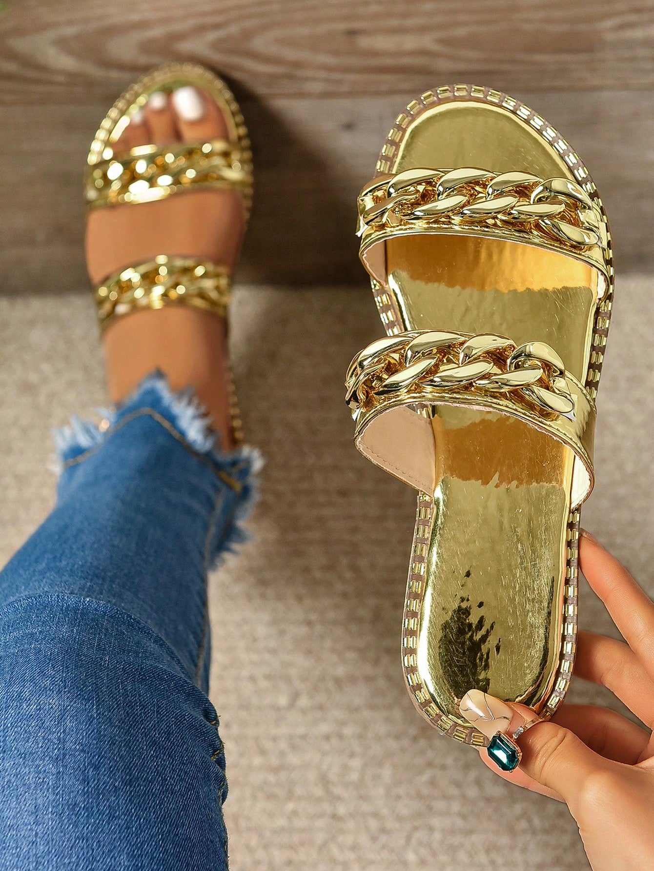 Women's Fashionable Metallic Decoration Buckle Comfortable Beach Sandals Plus Size Flat Bottom Slippers