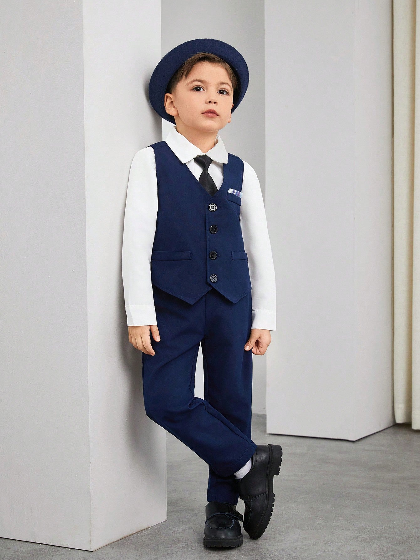 Blossomsprite Kids Young Boy Gentleman Two-Piece Stripe Waistcoat Suit + Long Pants Suit, Elegant Dress, Suitable For Birthday Parties, Evening Parties, Performances, Weddings, Baptism, First Year Birthday And Wedding Season