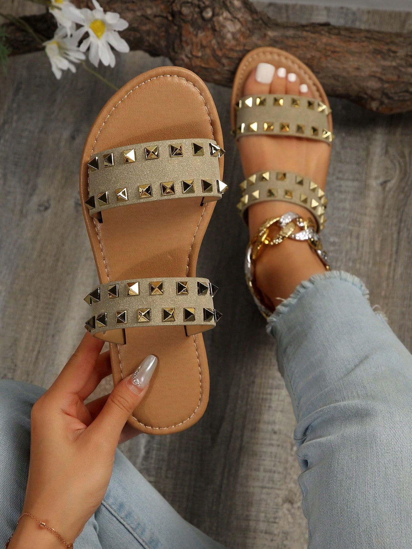 Women's Brown Flat Sandals With Metal Rivet And Rhinestone Decor, Elastic Ankle Strap T-Strap Thong Flat Sandals, Summer Fashion Comfortable Beach Shoes