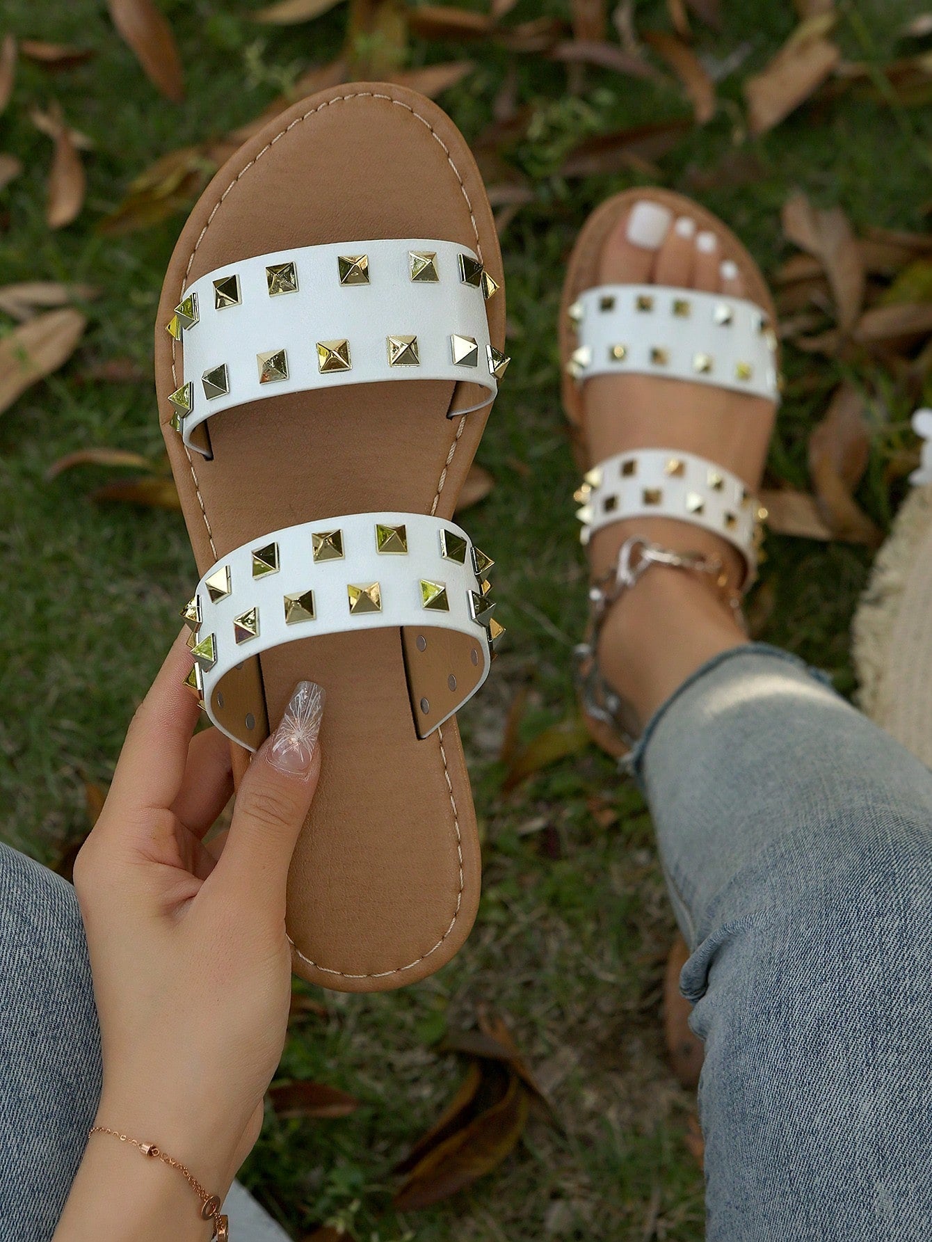 Women's Brown Flat Sandals With Metal Rivet And Rhinestone Decor, Elastic Ankle Strap T-Strap Thong Flat Sandals, Summer Fashion Comfortable Beach Shoes