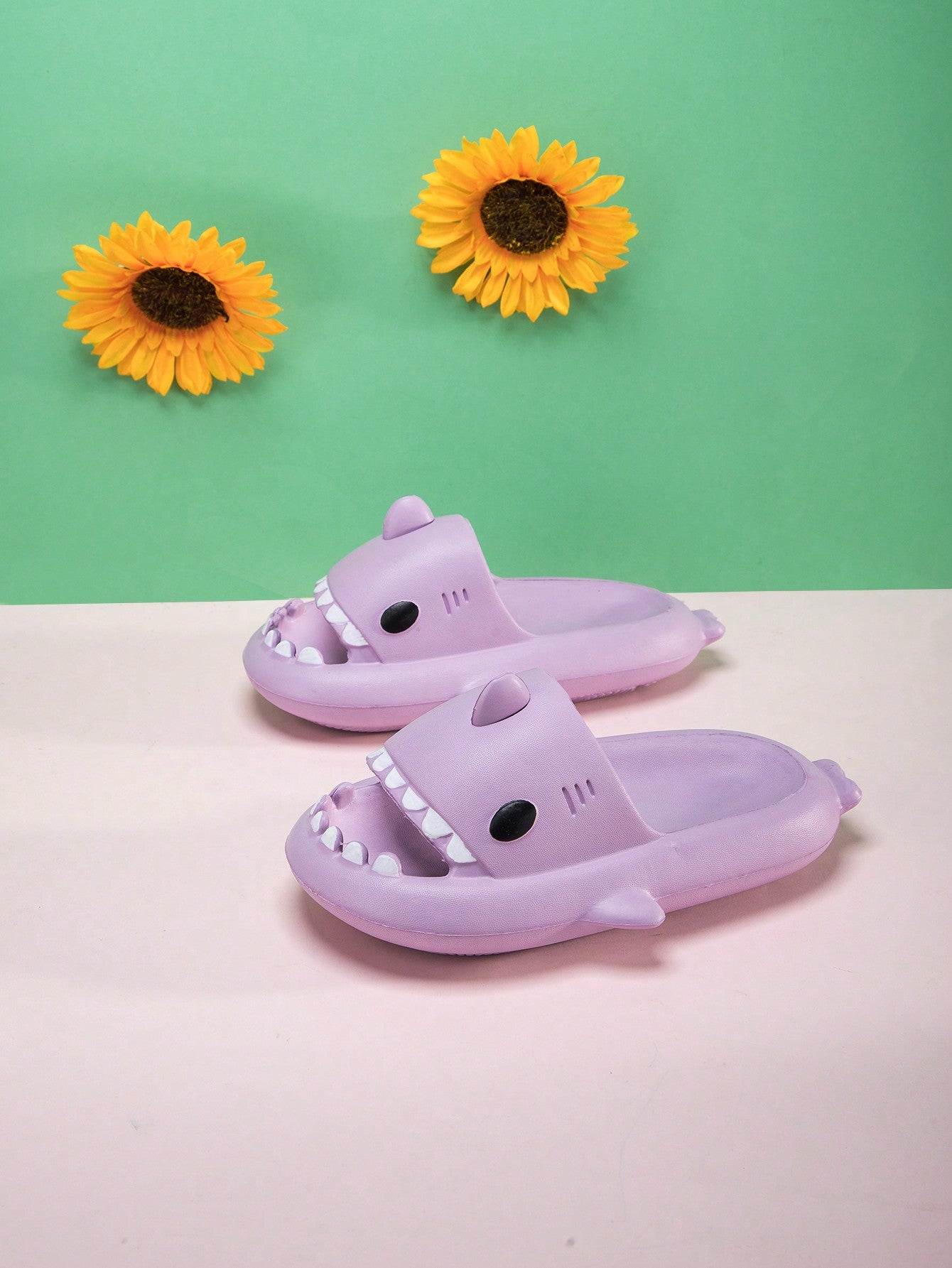 1pair Children's Fashionable Cartoon Shark Holed Shoes, Round Toe, Anti-Slip, High Elasticity Gardening Shoes, Beach Shoes