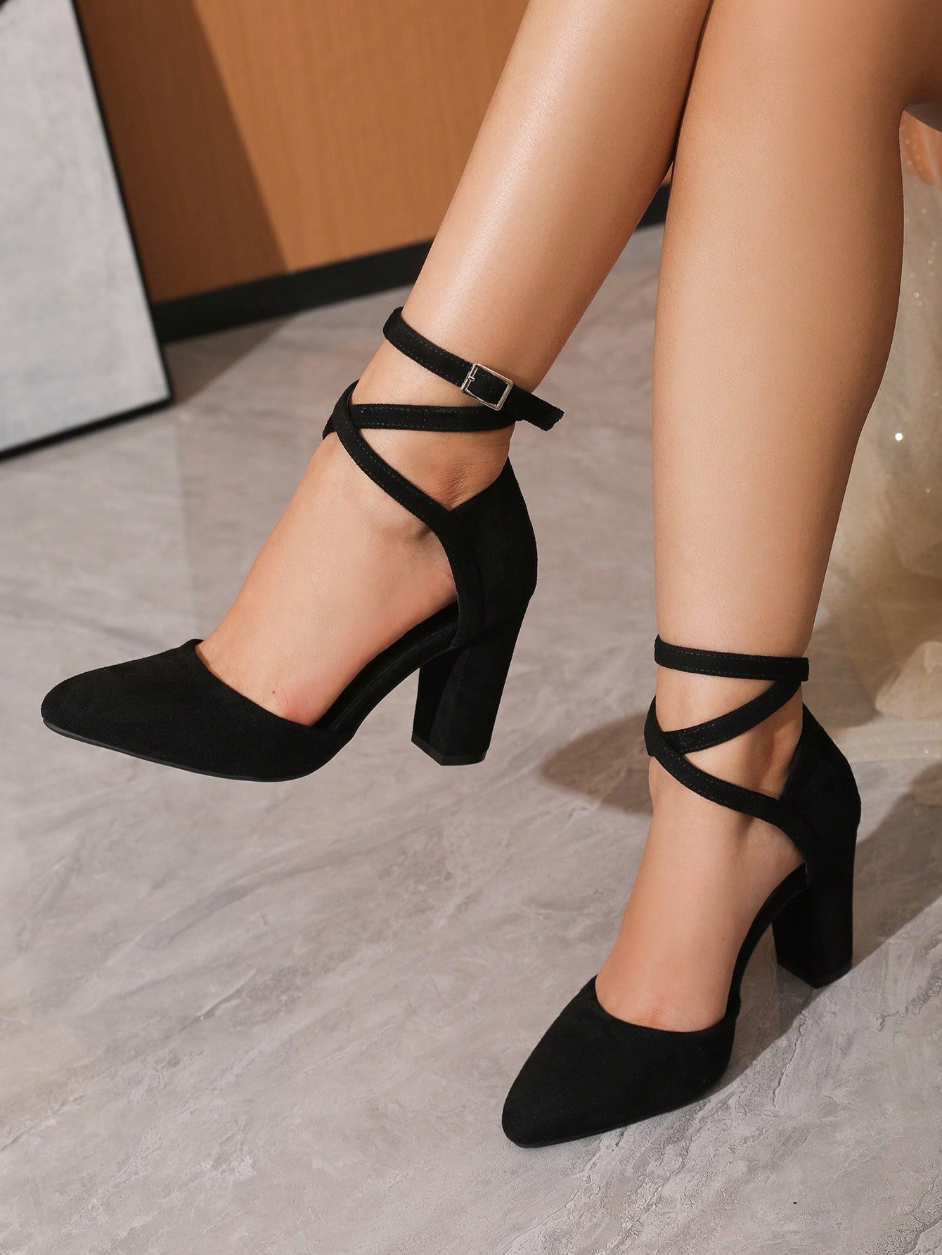 White High-Heeled Shoes With Straps