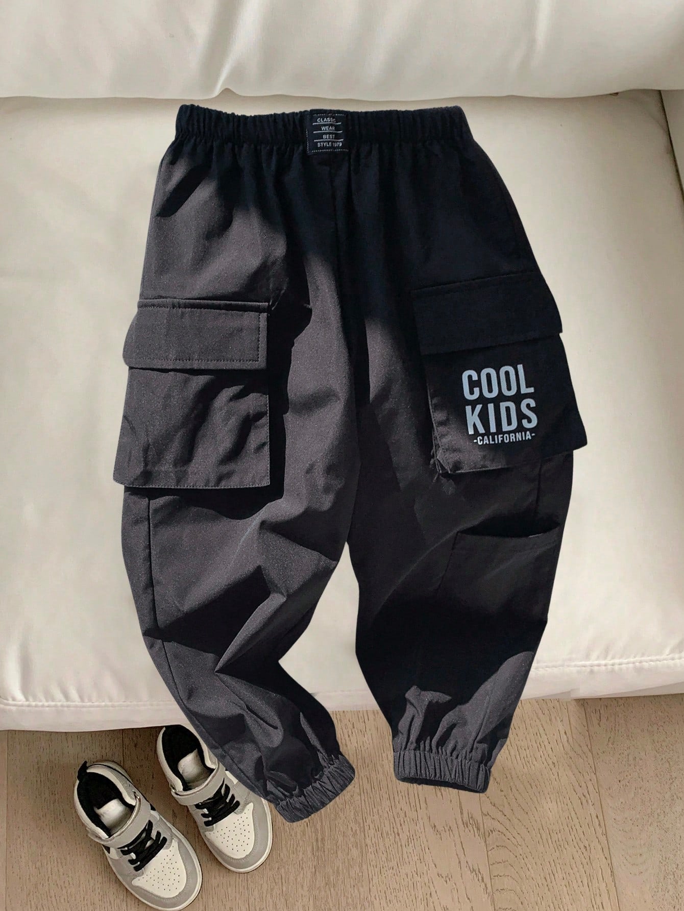 Young Boy Casual Loose-Fit Street Style 3d Pocket Breathable Comfortable Cargo Pants, Suitable For Spring And Summer