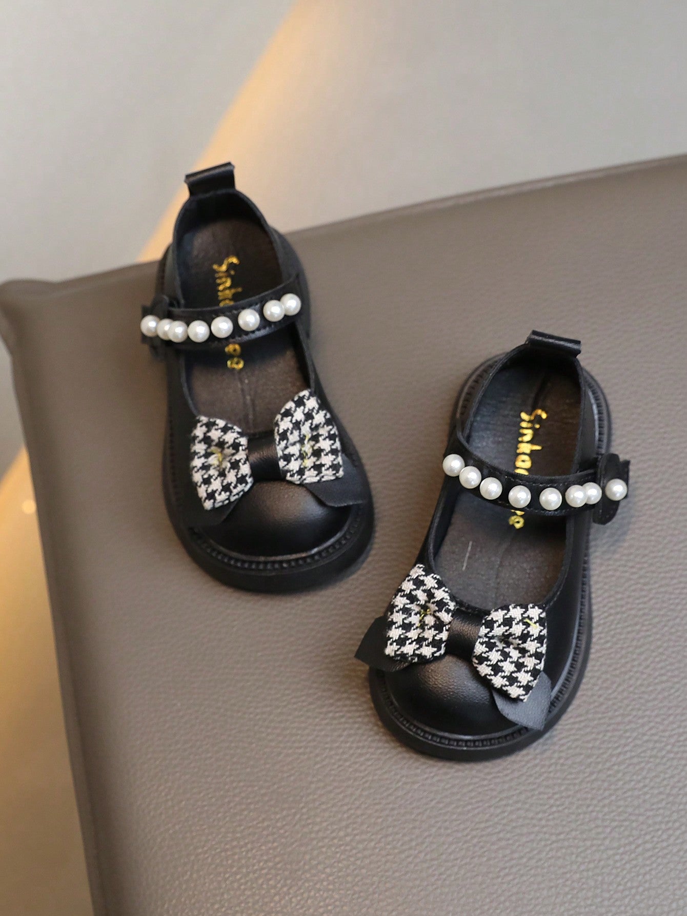 2024 Spring New Arrival Girls' Black Leather Shoes, Pearl Butterfly Design Soft Non-Slip Soled Flat Shoes For Kids