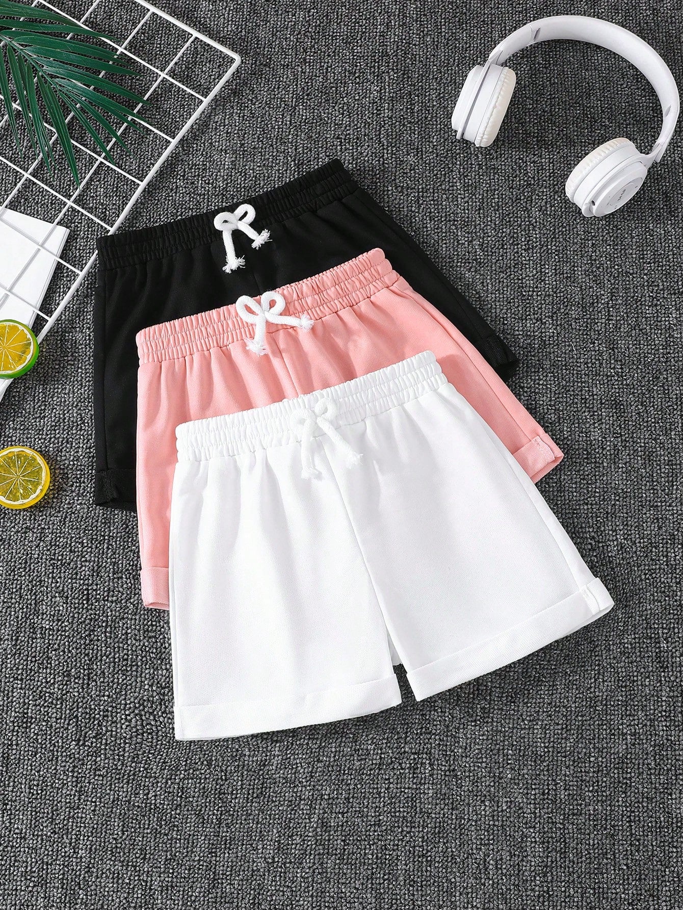 Young Girl Casual Multi-Piece Set, Including Bowknot Decorated Shorts