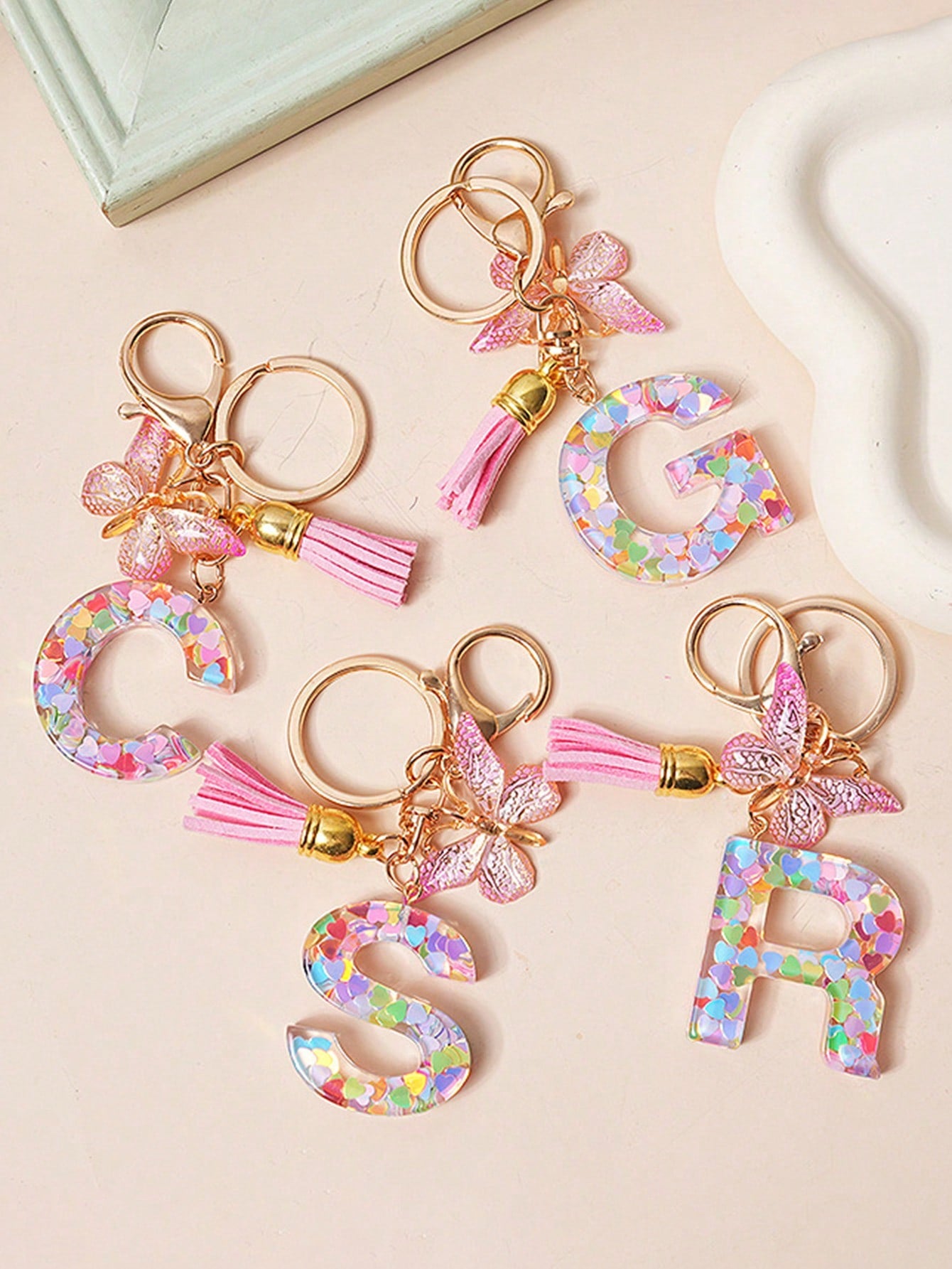 1pc Creative Keychain With 26 English Alphabet Butterfly Letter Pendant For Kids Luggage Bag Girls