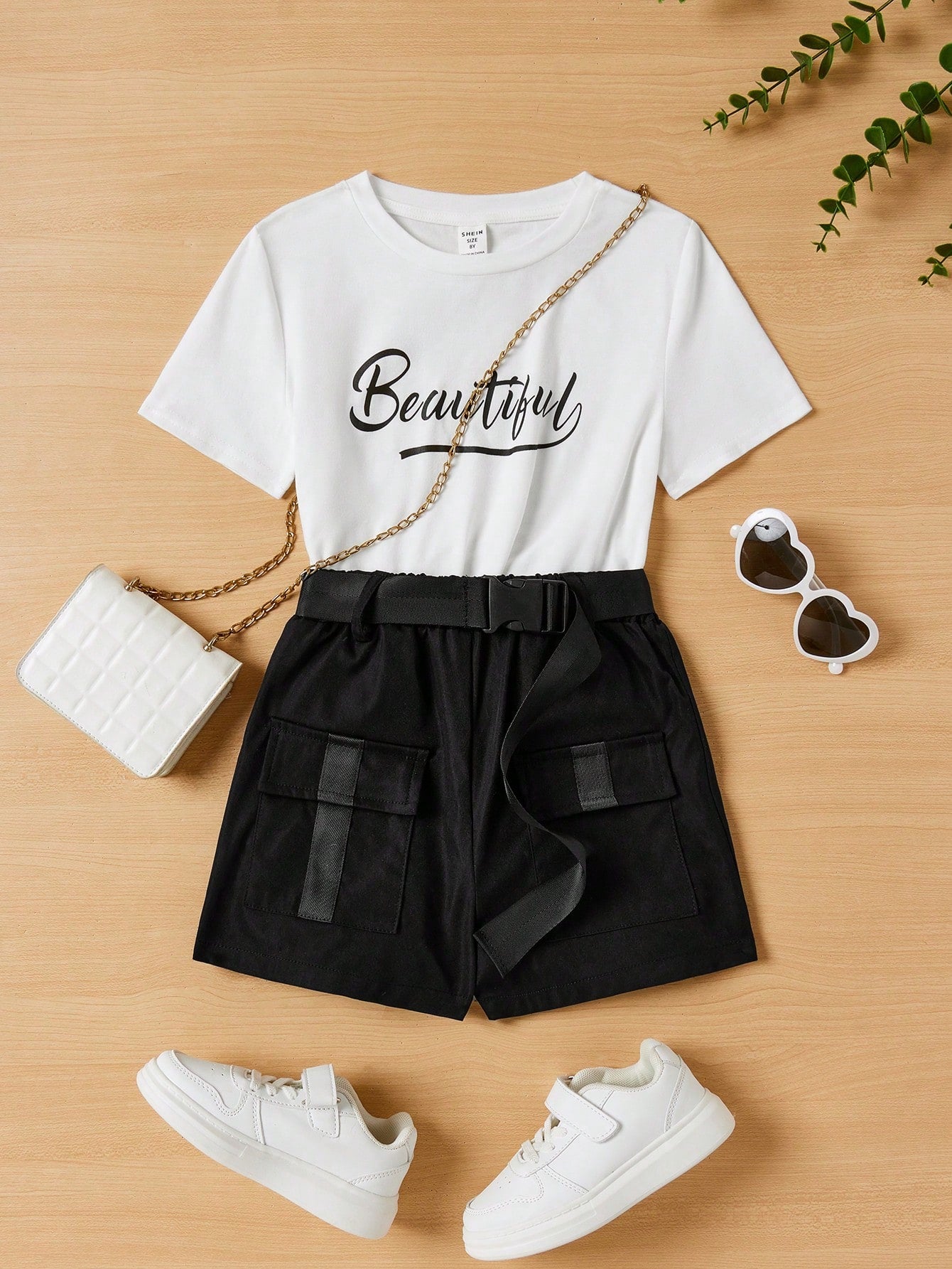 Tween Girl Letter Graphic Tee & Flap Pocket Belted Shorts