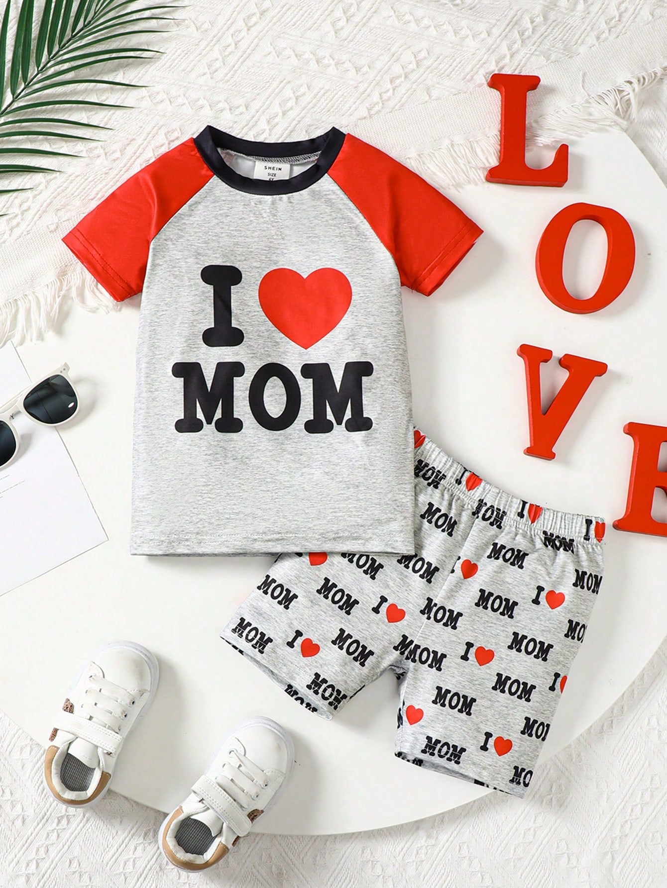 Young Boy Comfortable Casual Heart & Letter Print Color Block Raglan Short Sleeve Top And Shorts Set, Homewear