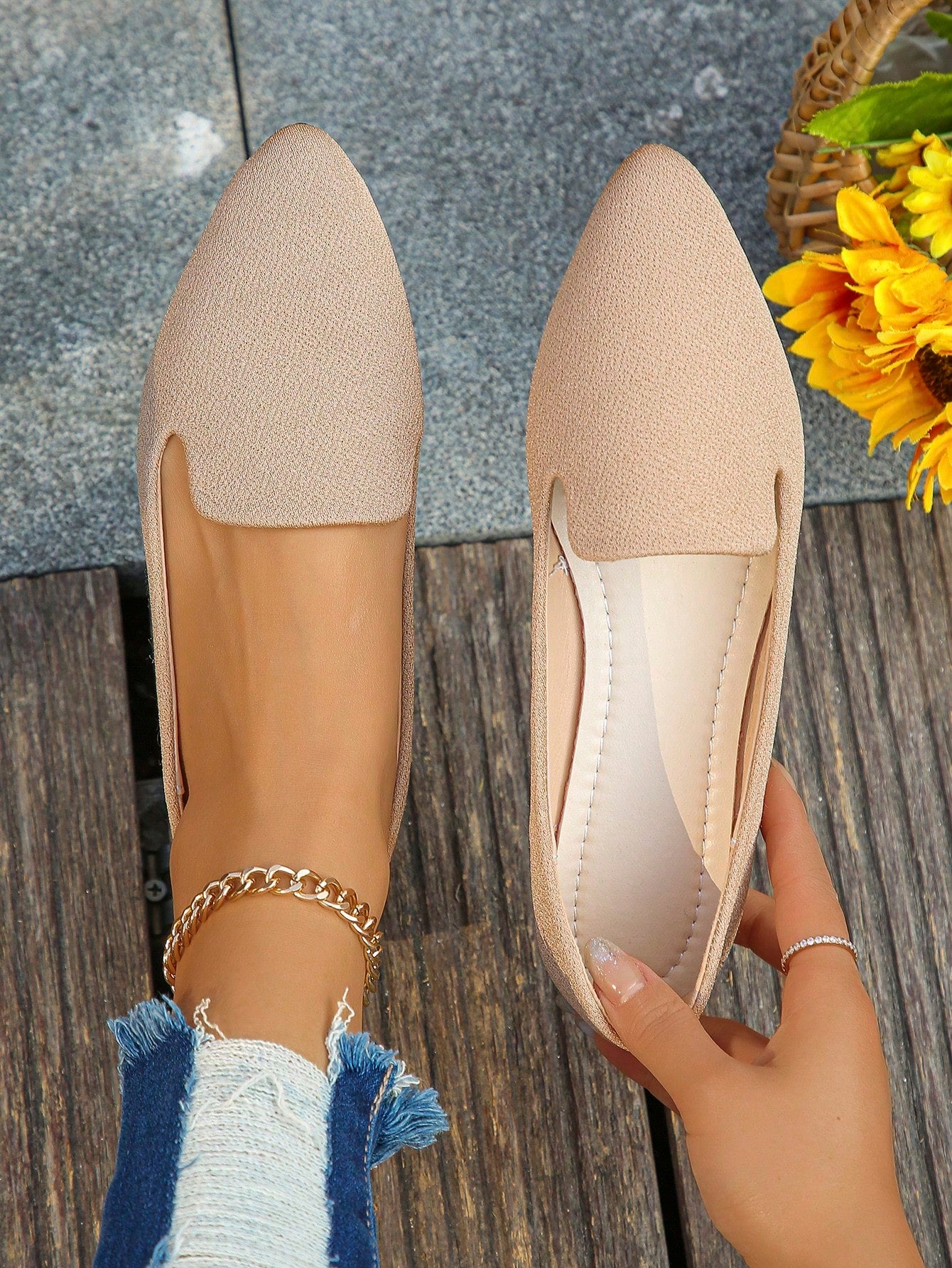 Spring And Autumn New Arrival Women Beige And Gold Plaid Pointed Toe Flat Shoes Size 35-45 With Metal Chain Design, Suitable For Casual Occasions With Skirts