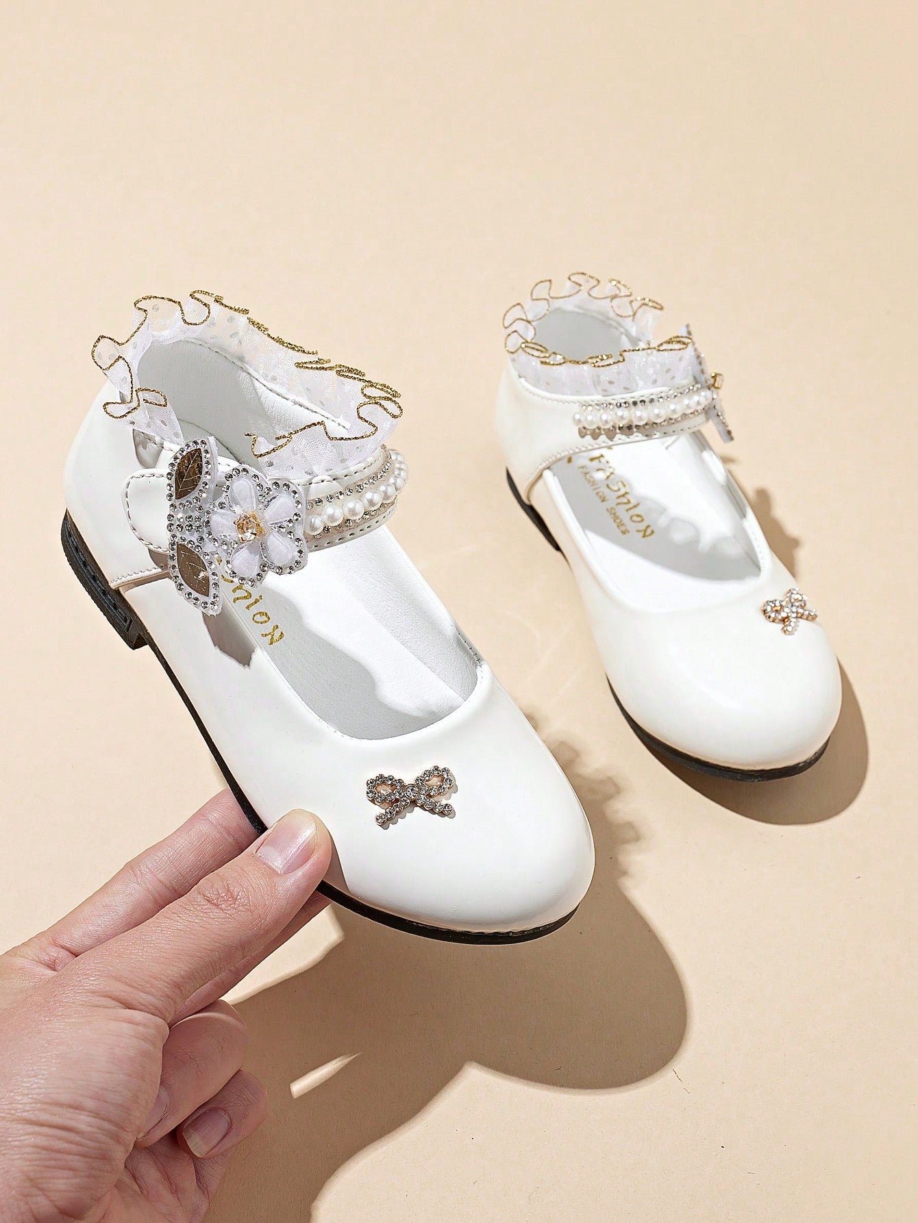 1pair Girls' Princess Shoes With Rhinestones, Soft Breathable Leather Shoes With Low Heels Suitable For Performance And Parties, All Seasons Available