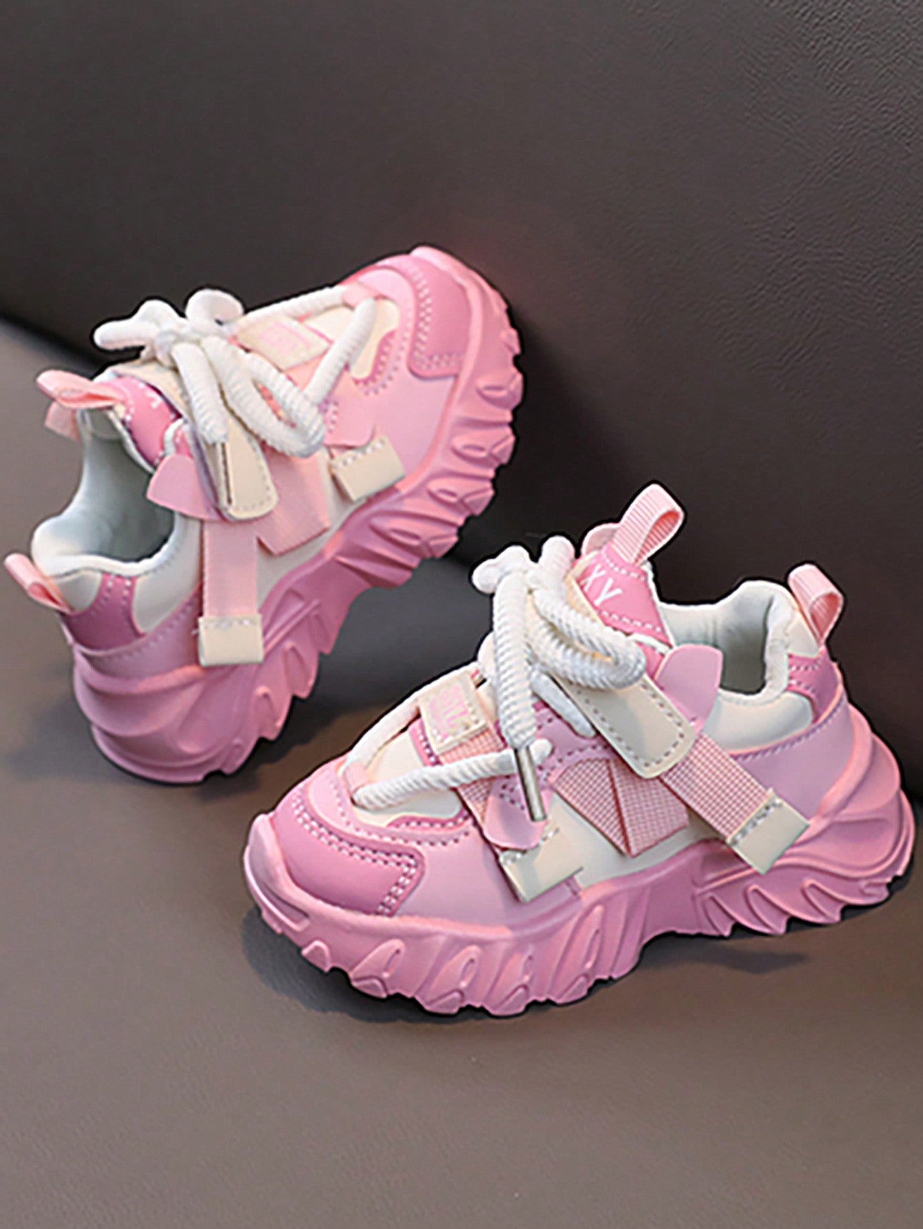 Children's Sports Shoes Children's Chunky Shoes Kids' Fashion Lightweight Outdoor Running Sneakers