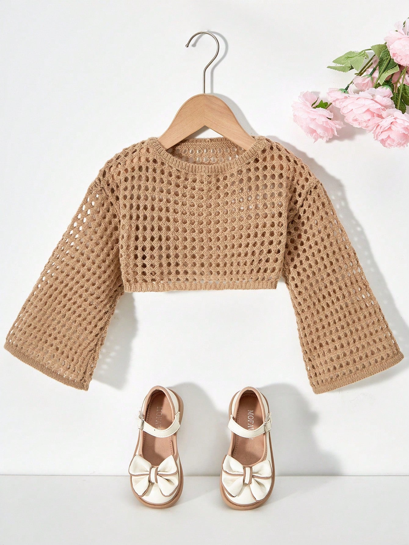 Young Girl Knitted Short Sweater With Hollow Out Design