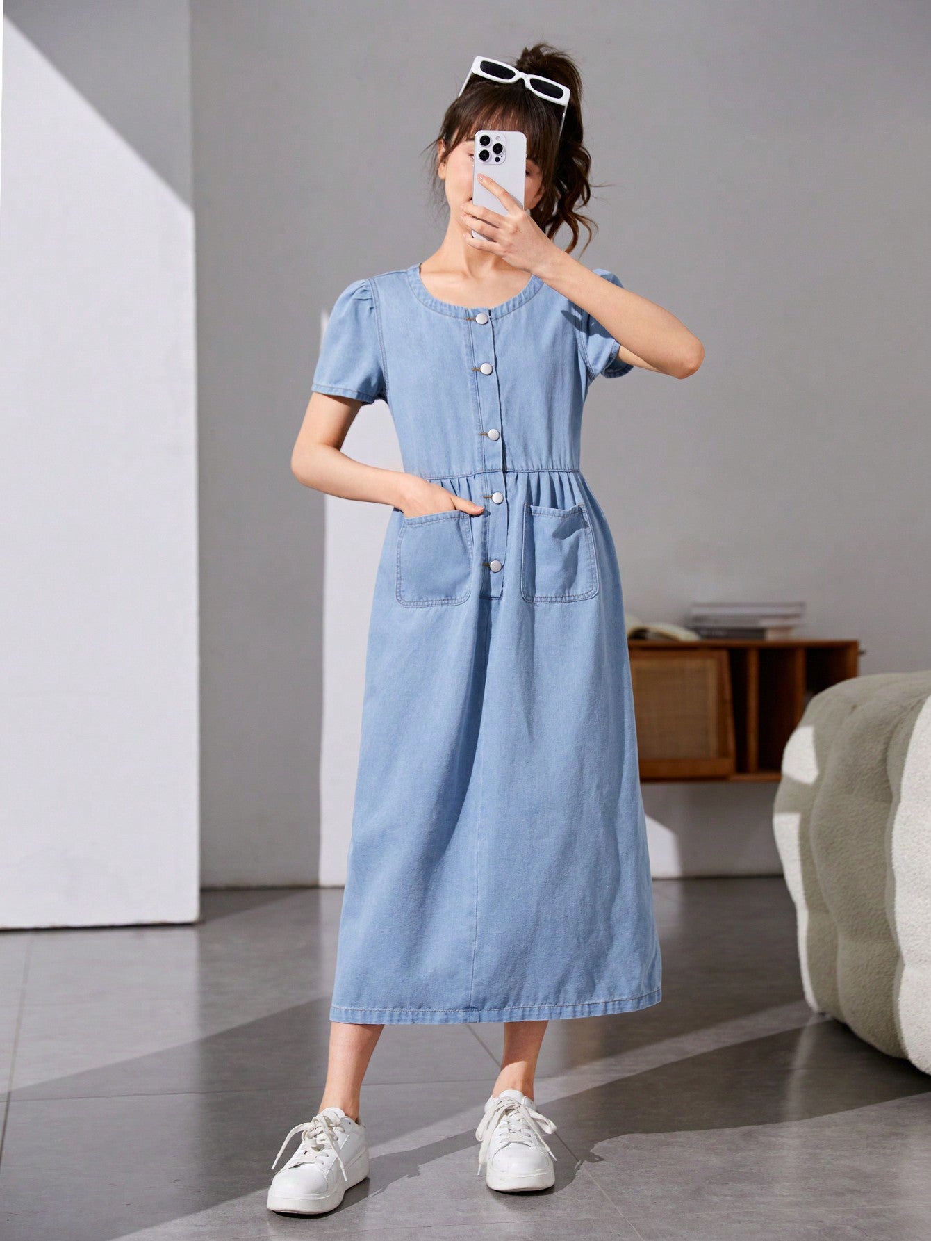 Teenage Girls' Vintage Casual Elegant College Style Light Blue Washed Denim Dress With Round Neck And Puff Sleeves