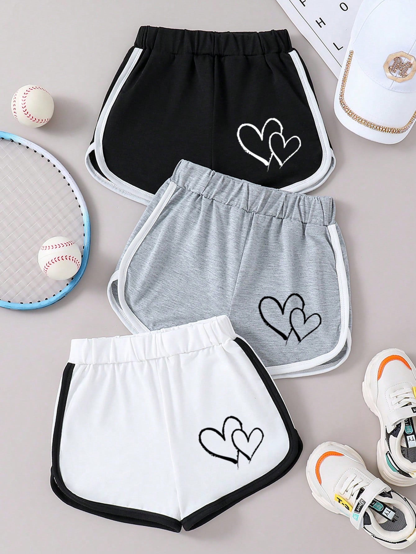 Young Girl 3pcs Heart Printed Contrast Trim Shorts