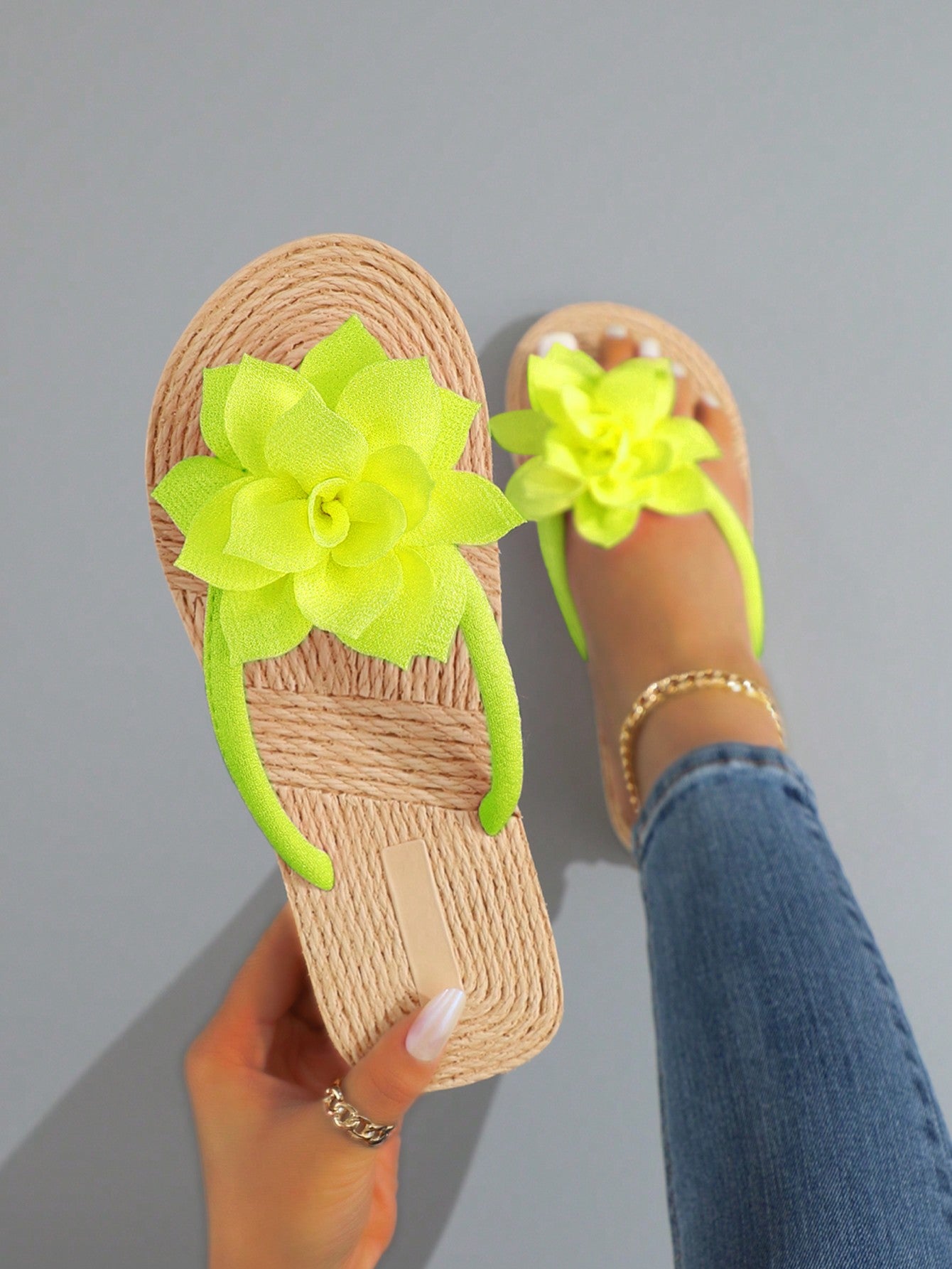 Sweet Flower Decor Slip-Resistant Flip-Flops For Beach