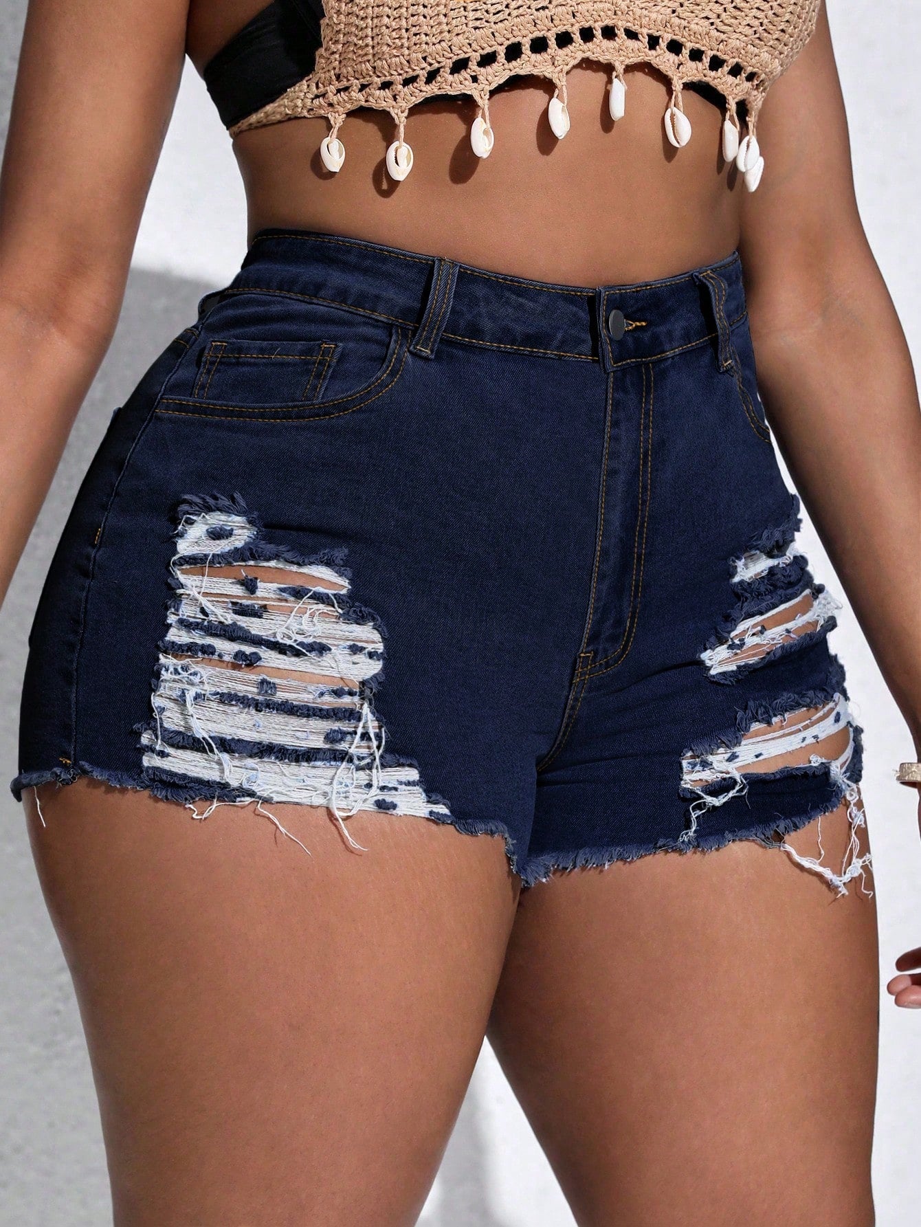 Plus Size Women's Ripped Frayed Hem Casual Denim Shorts With Pockets