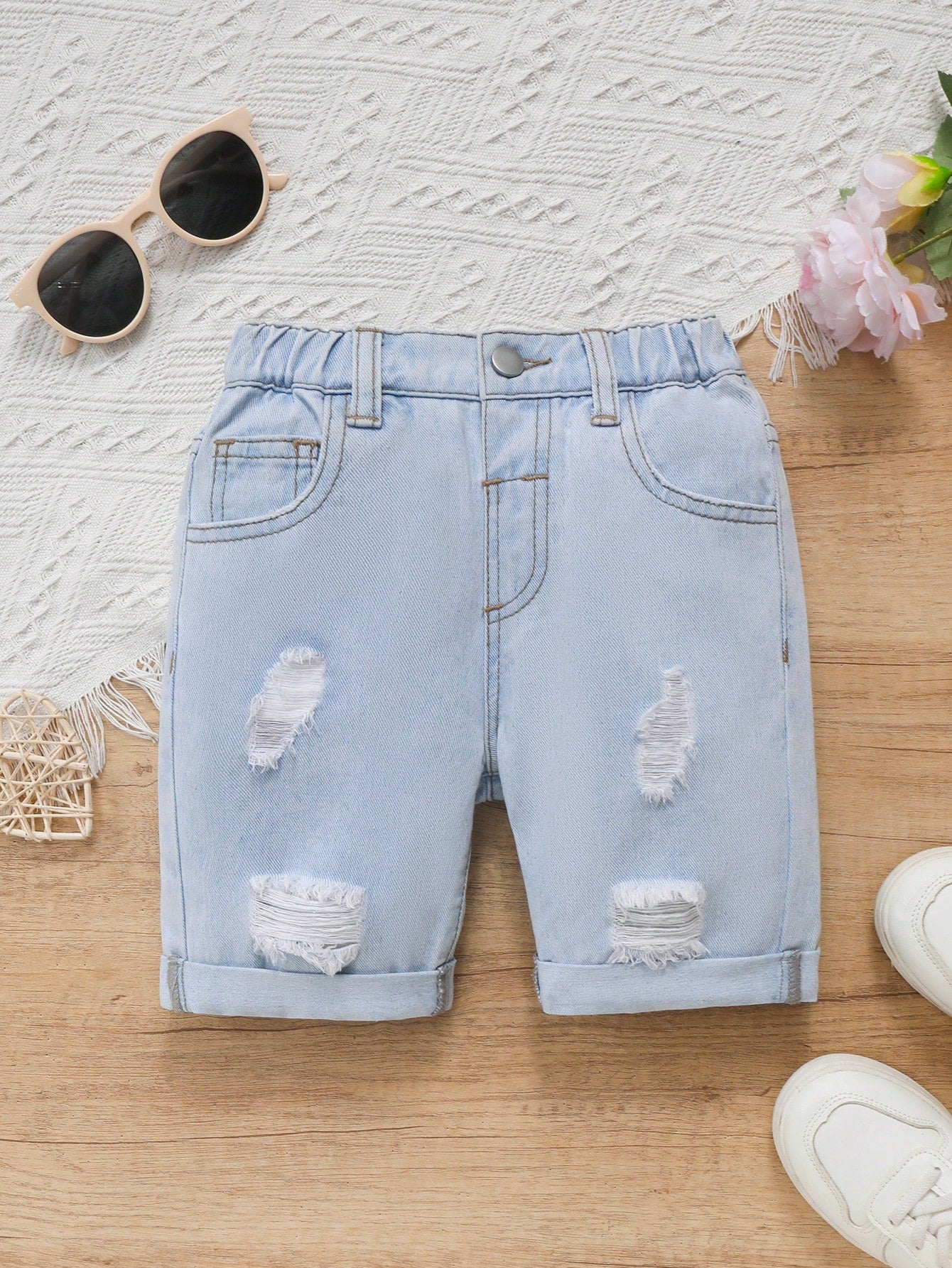 Young Girl's Daily Casual Light Wash Ripped Denim Shorts